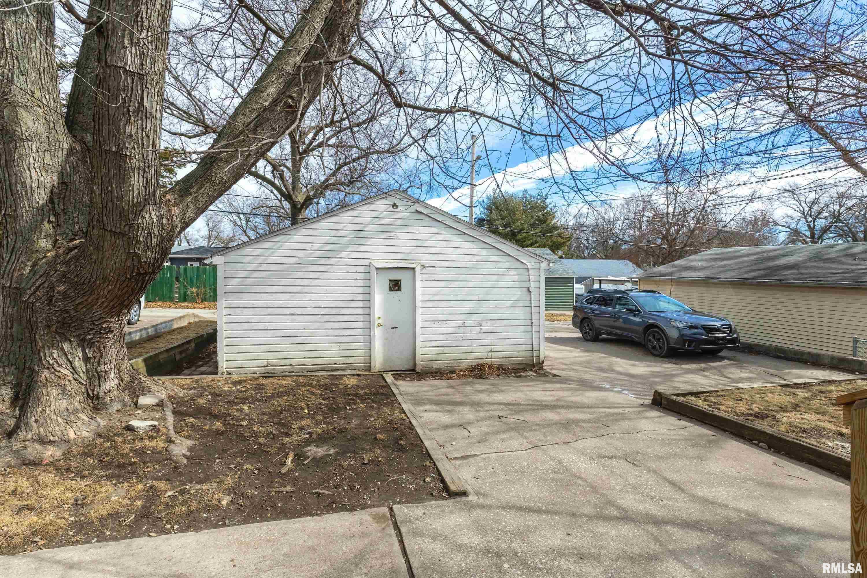 2419 N Division Street Property Photo 28