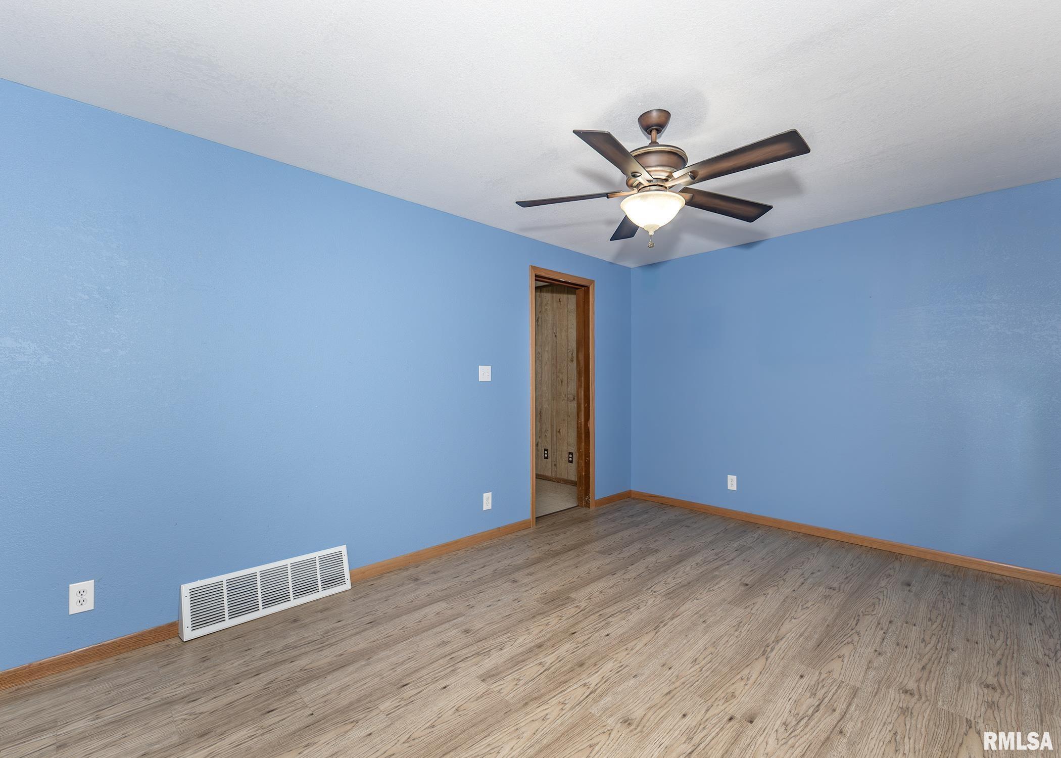 430 15th Place Property Photo 5
