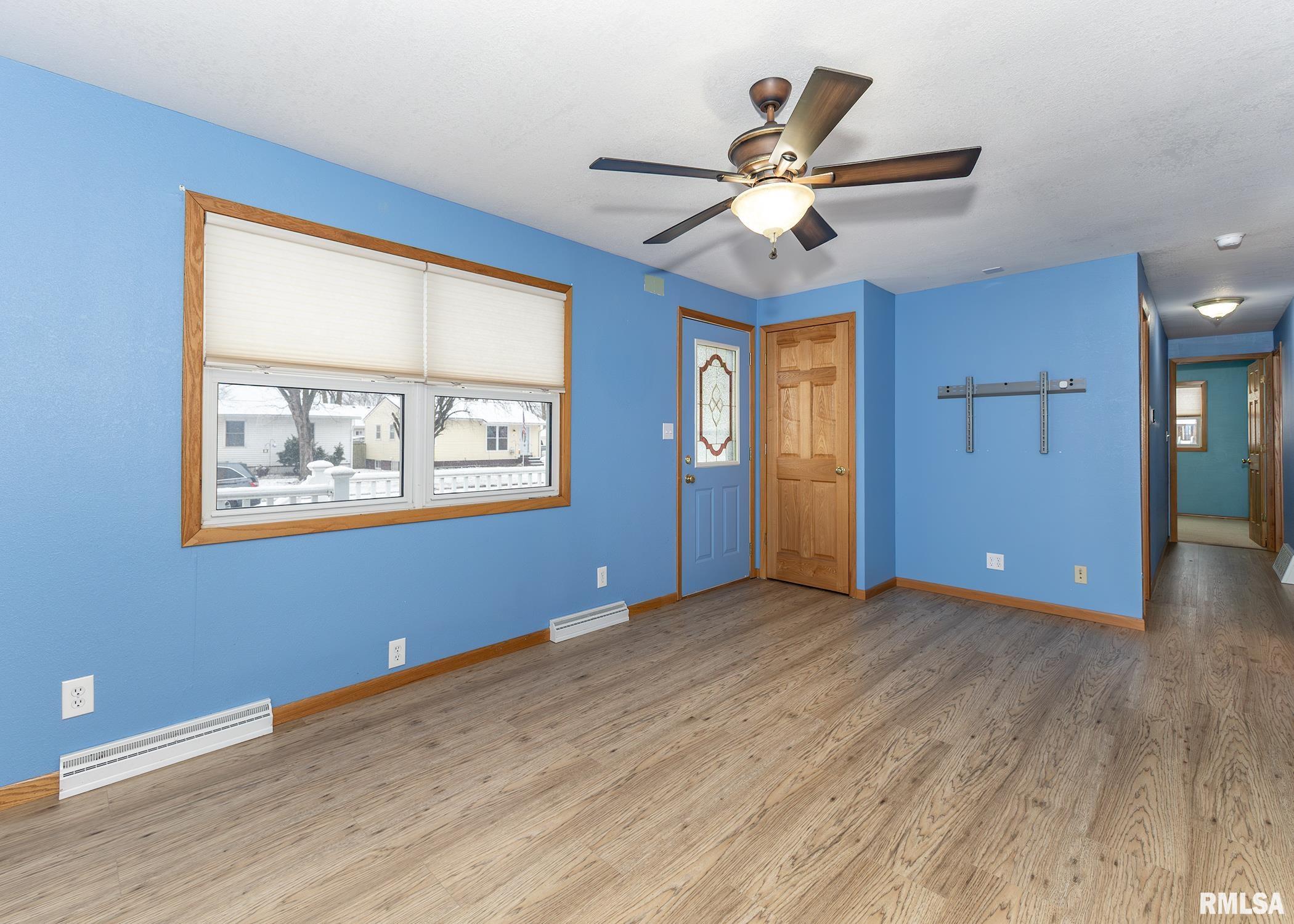 430 15th Place Property Photo 6