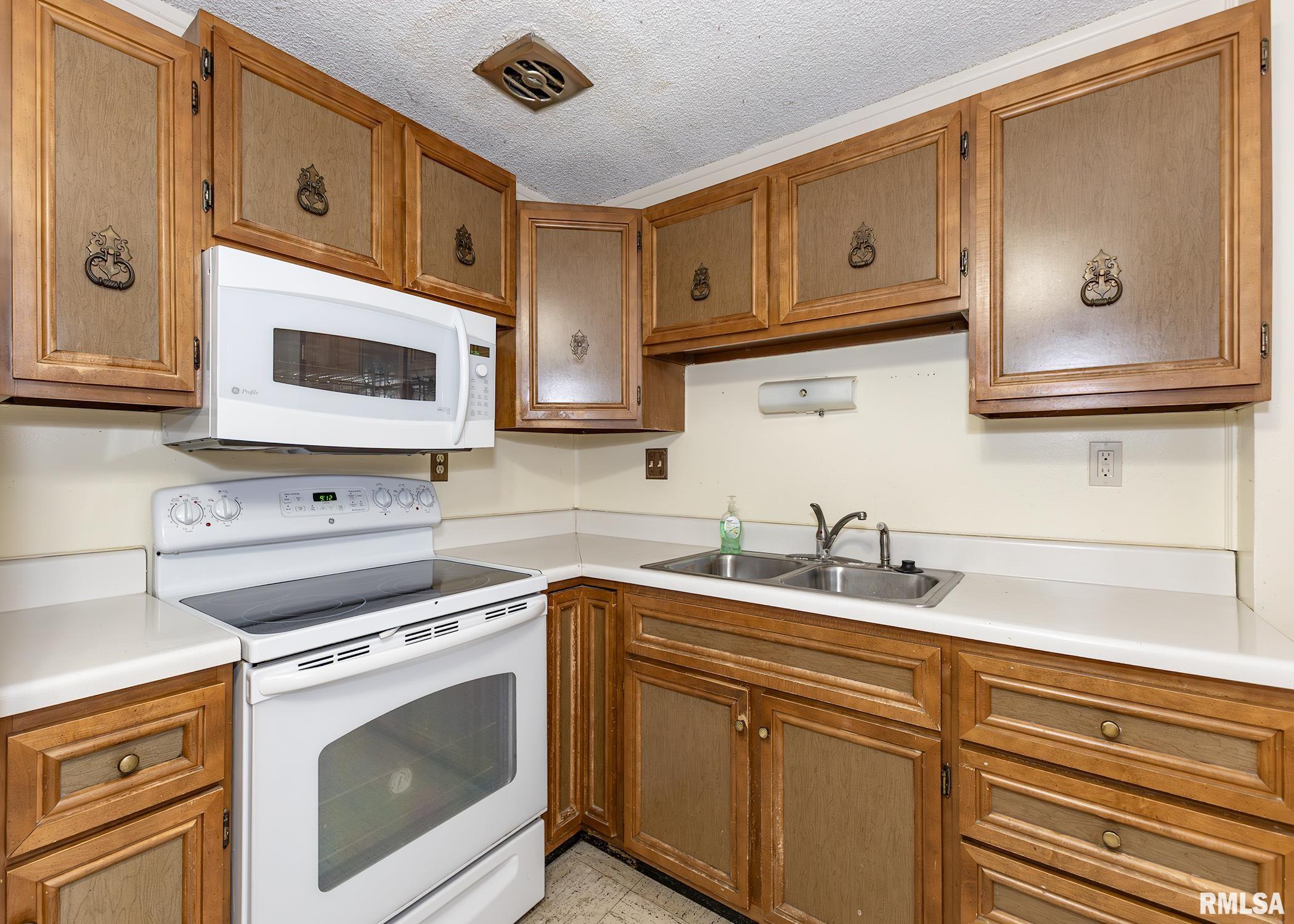 430 15th Place Property Photo 8