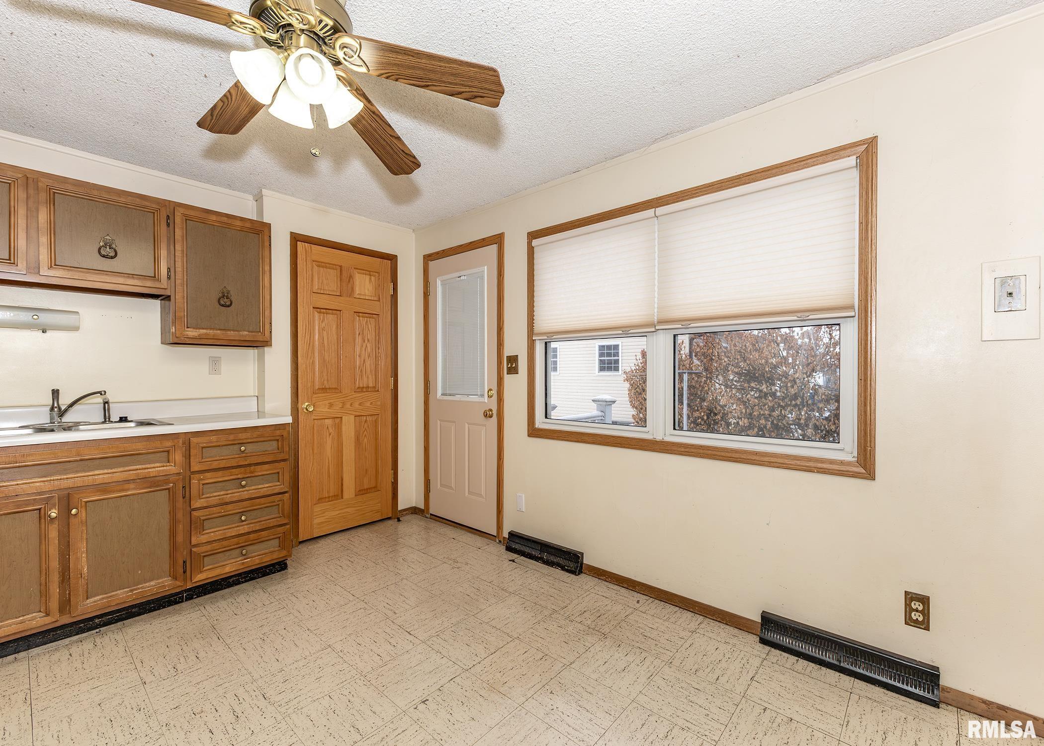 430 15th Place Property Photo 9