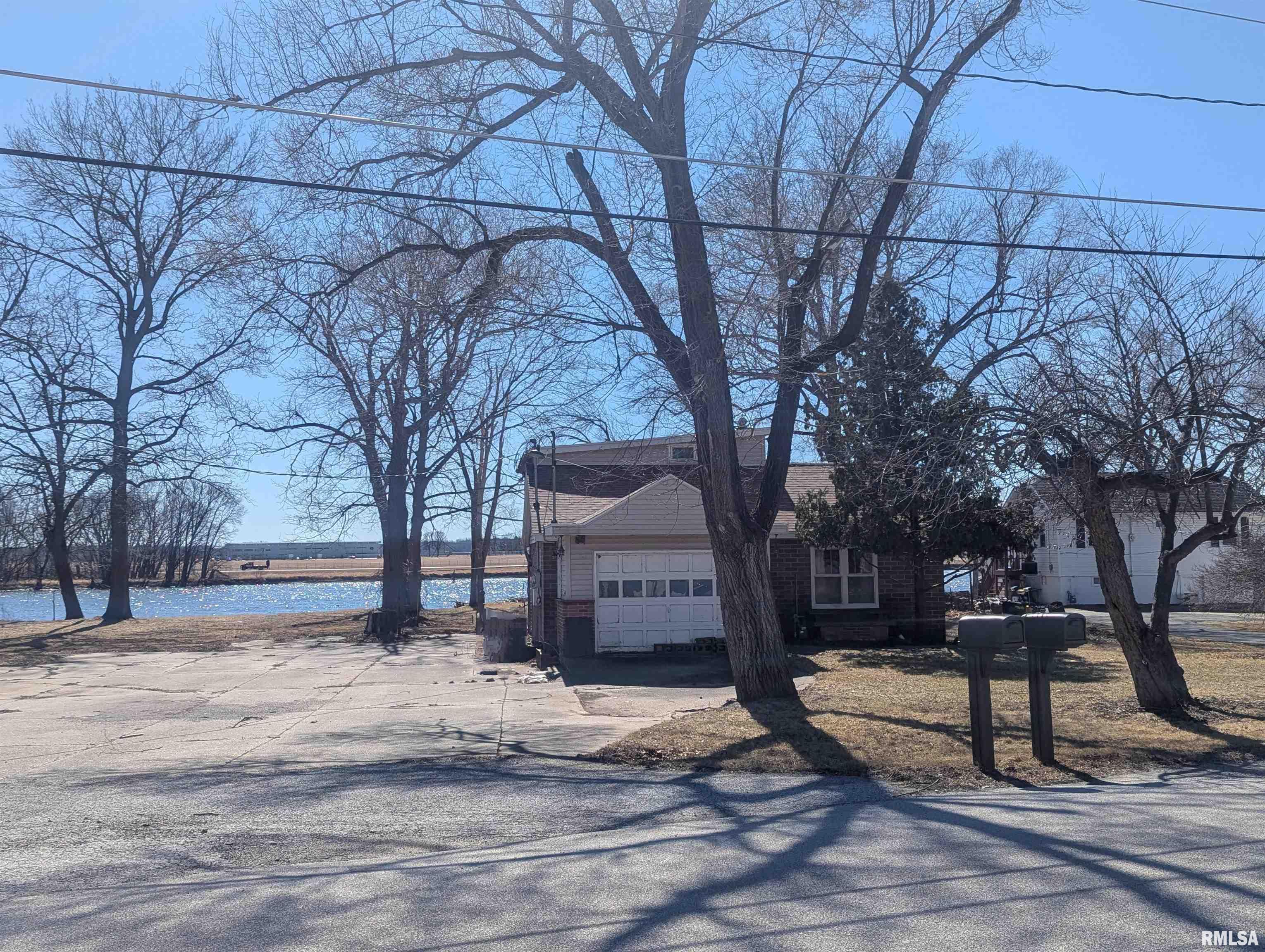 1124 North Shore Drive Property Photo