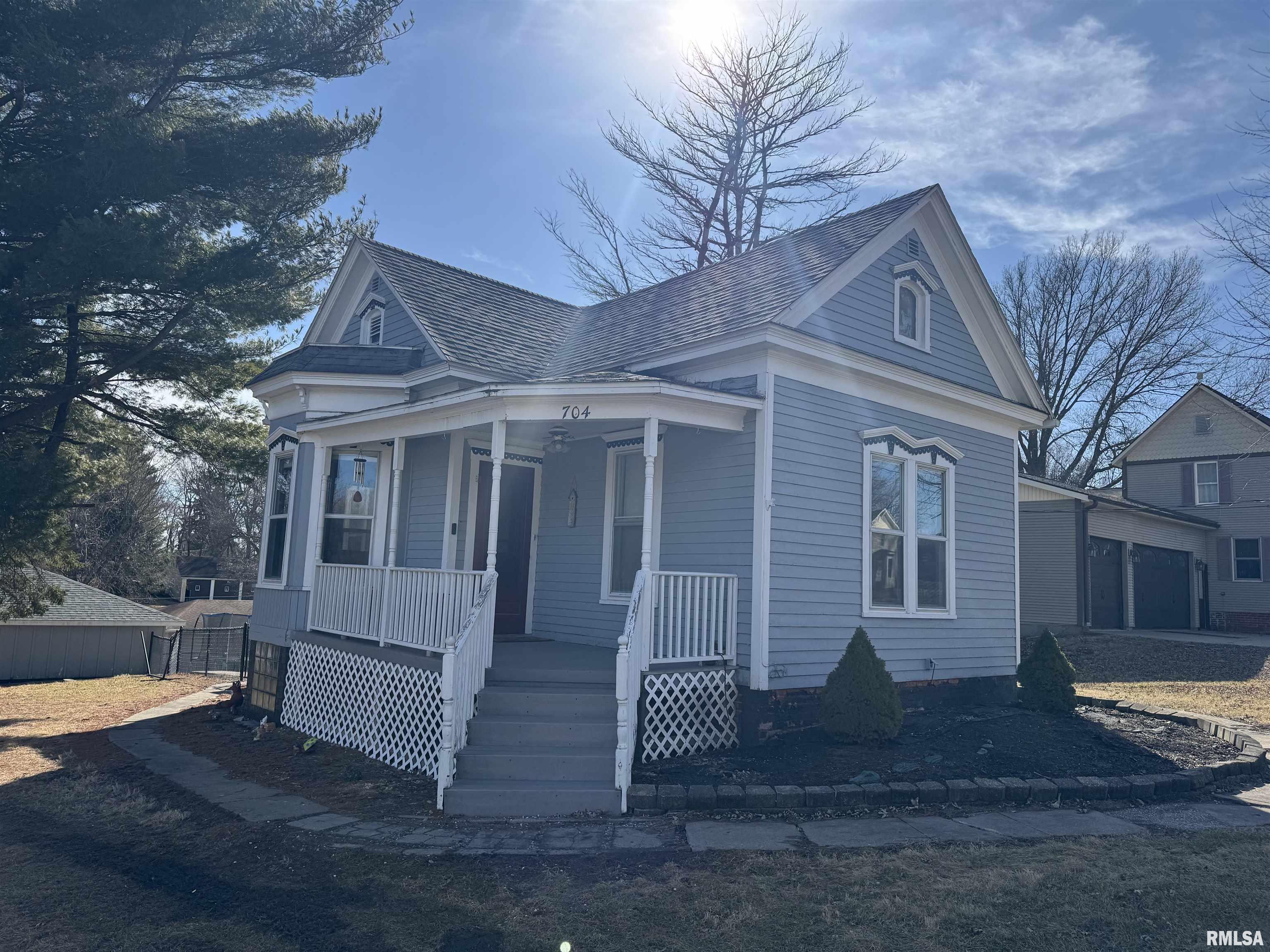 704 W Edgington Street Property Photo