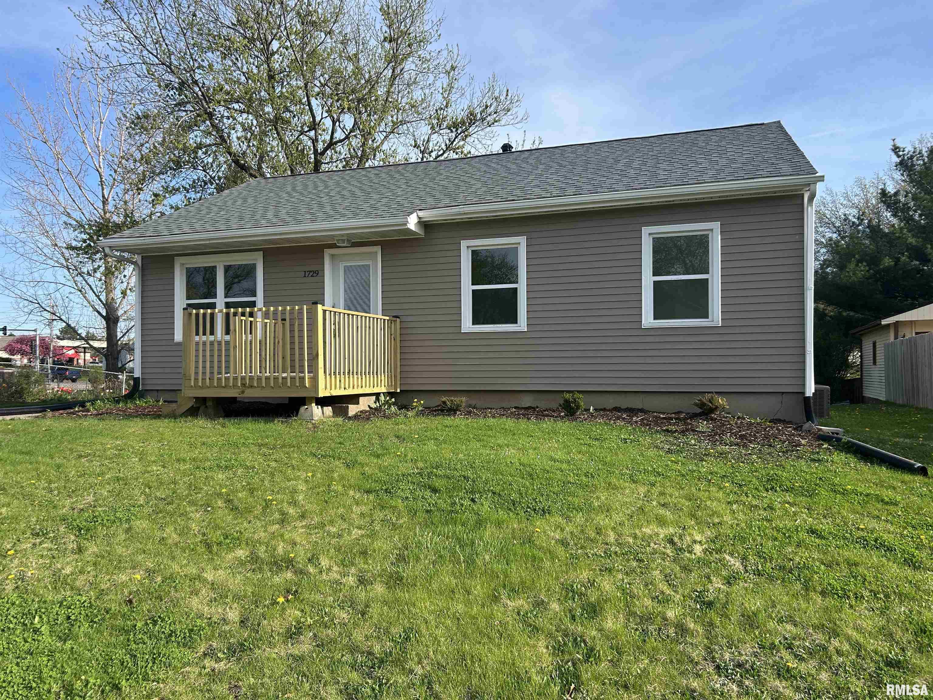 1729 Welshire Drive Property Photo 1