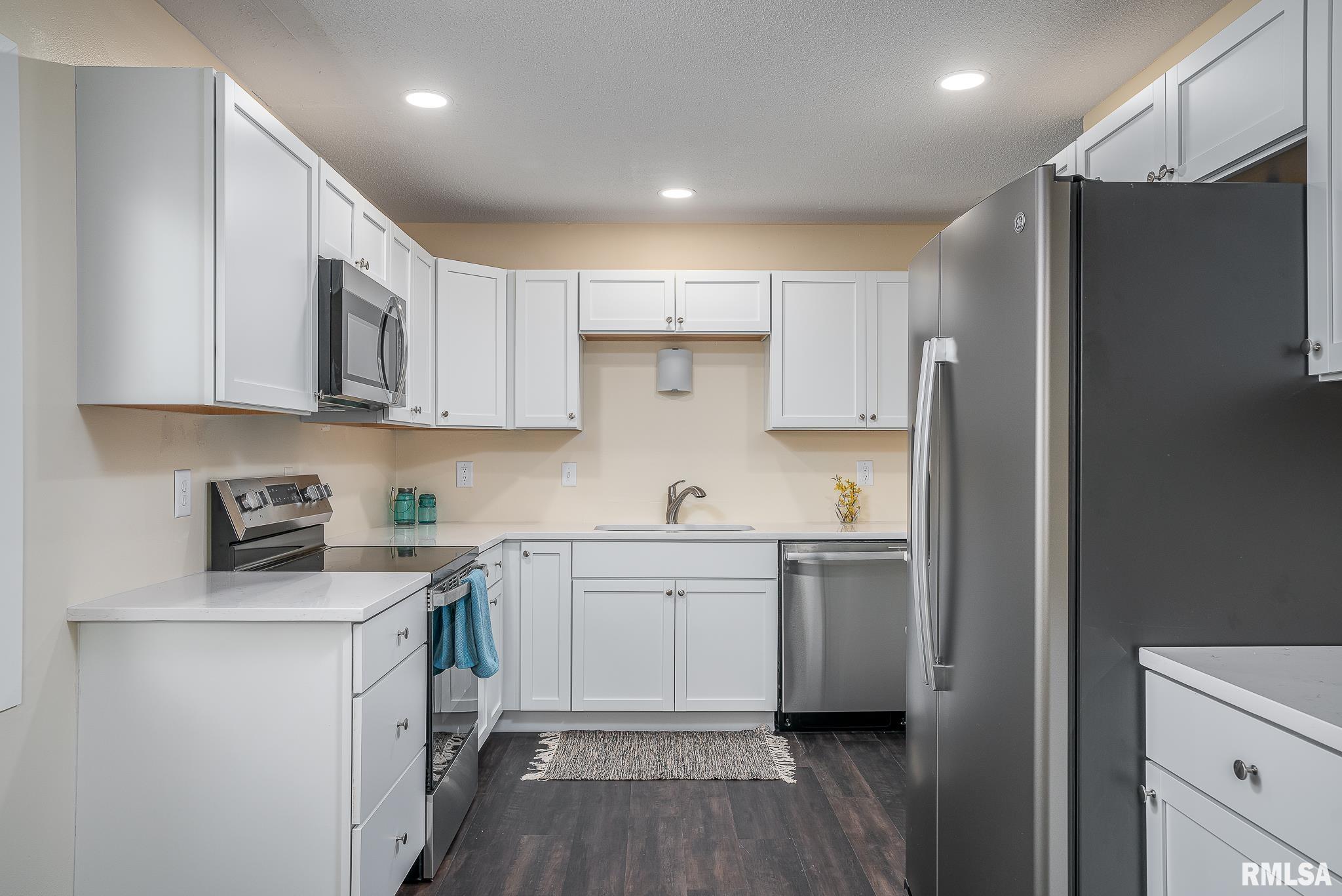 1729 Welshire Drive Property Photo 3