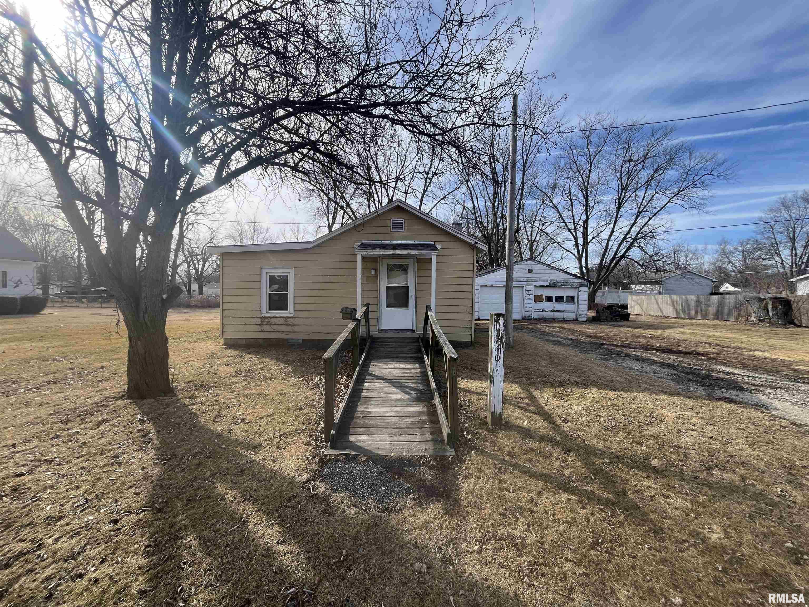 220 E Willard Street Property Photo