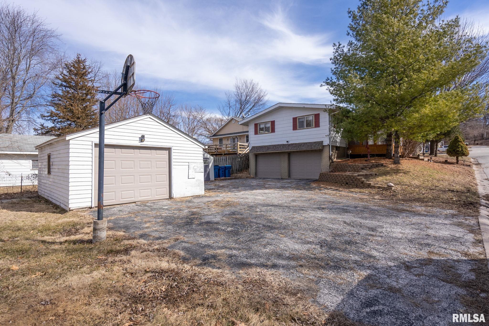 701 N High Street Property Photo 4