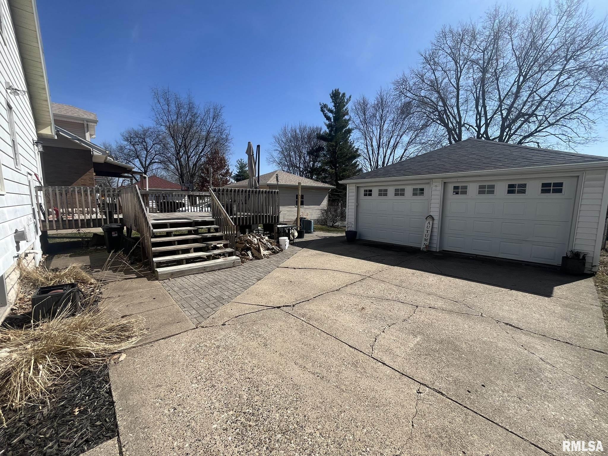 2230 Oak Street Property Photo 2