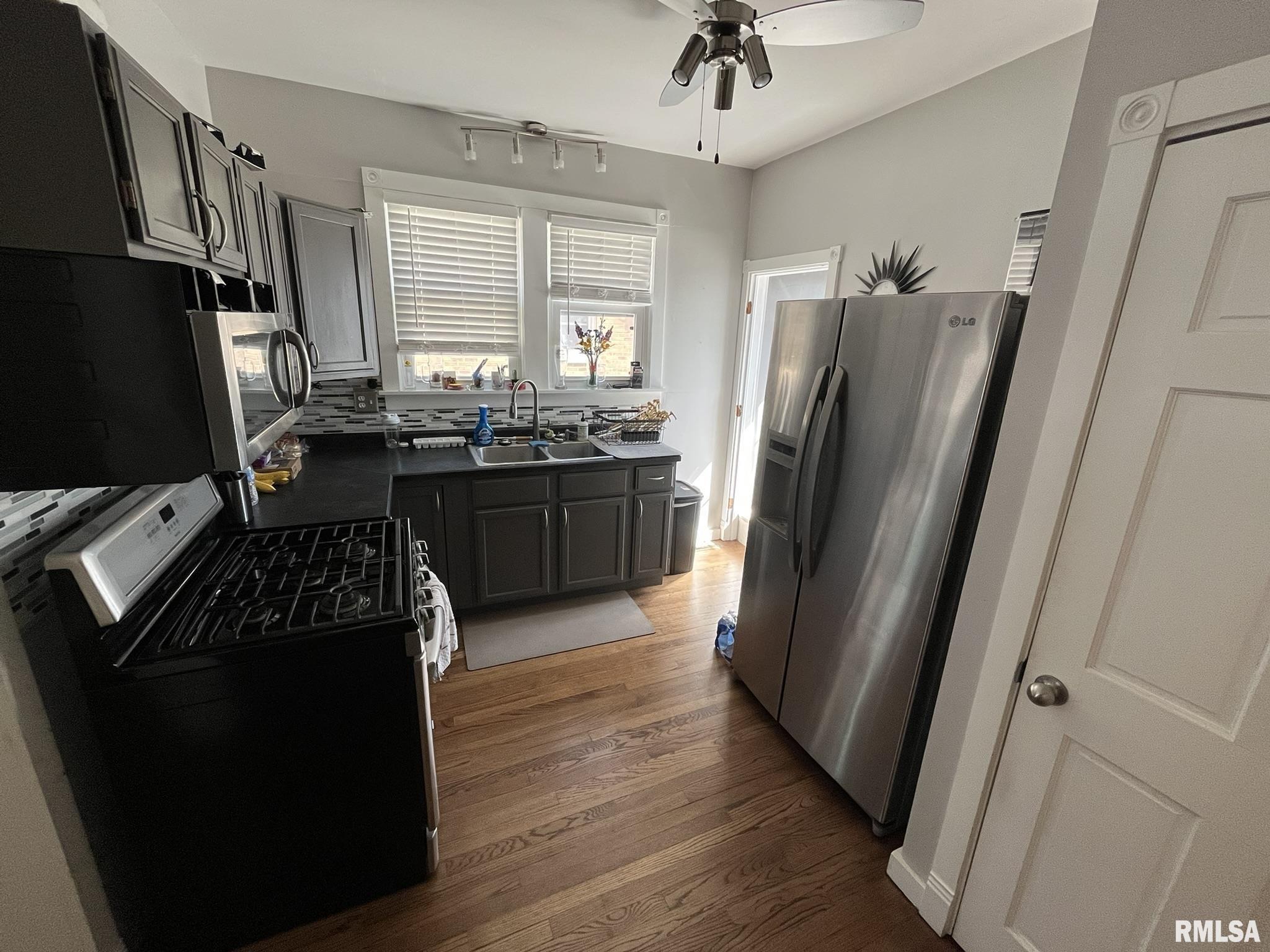 2230 Oak Street Property Photo 4