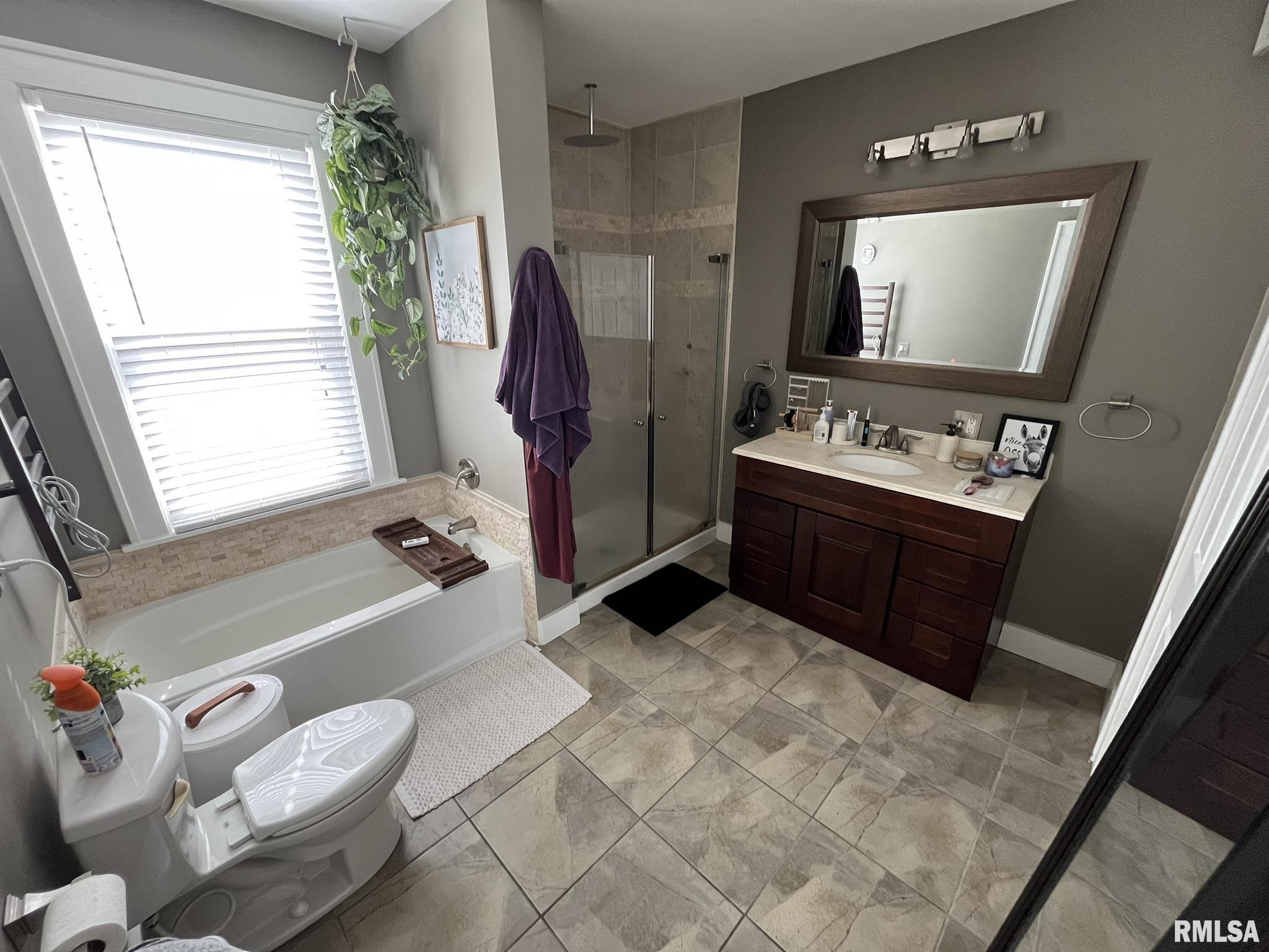 2230 Oak Street Property Photo 6
