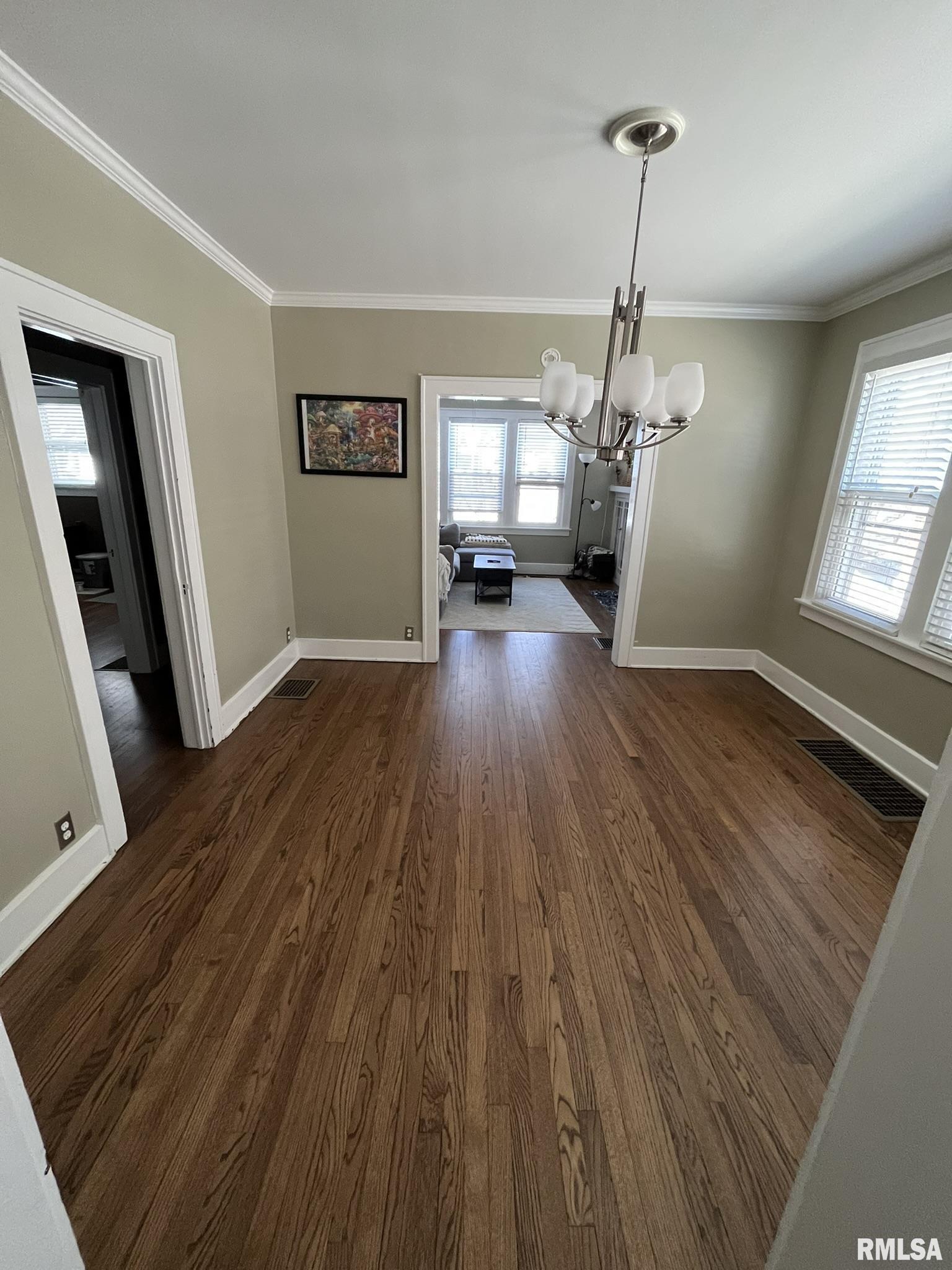 2230 Oak Street Property Photo 9