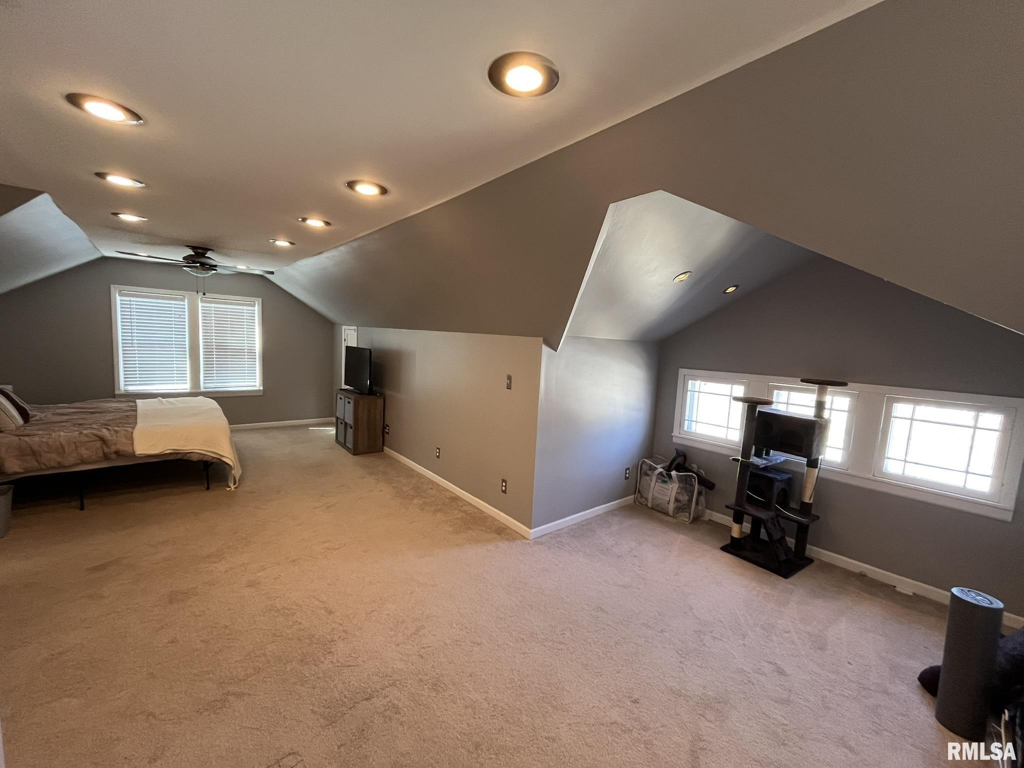 2230 Oak Street Property Photo 15
