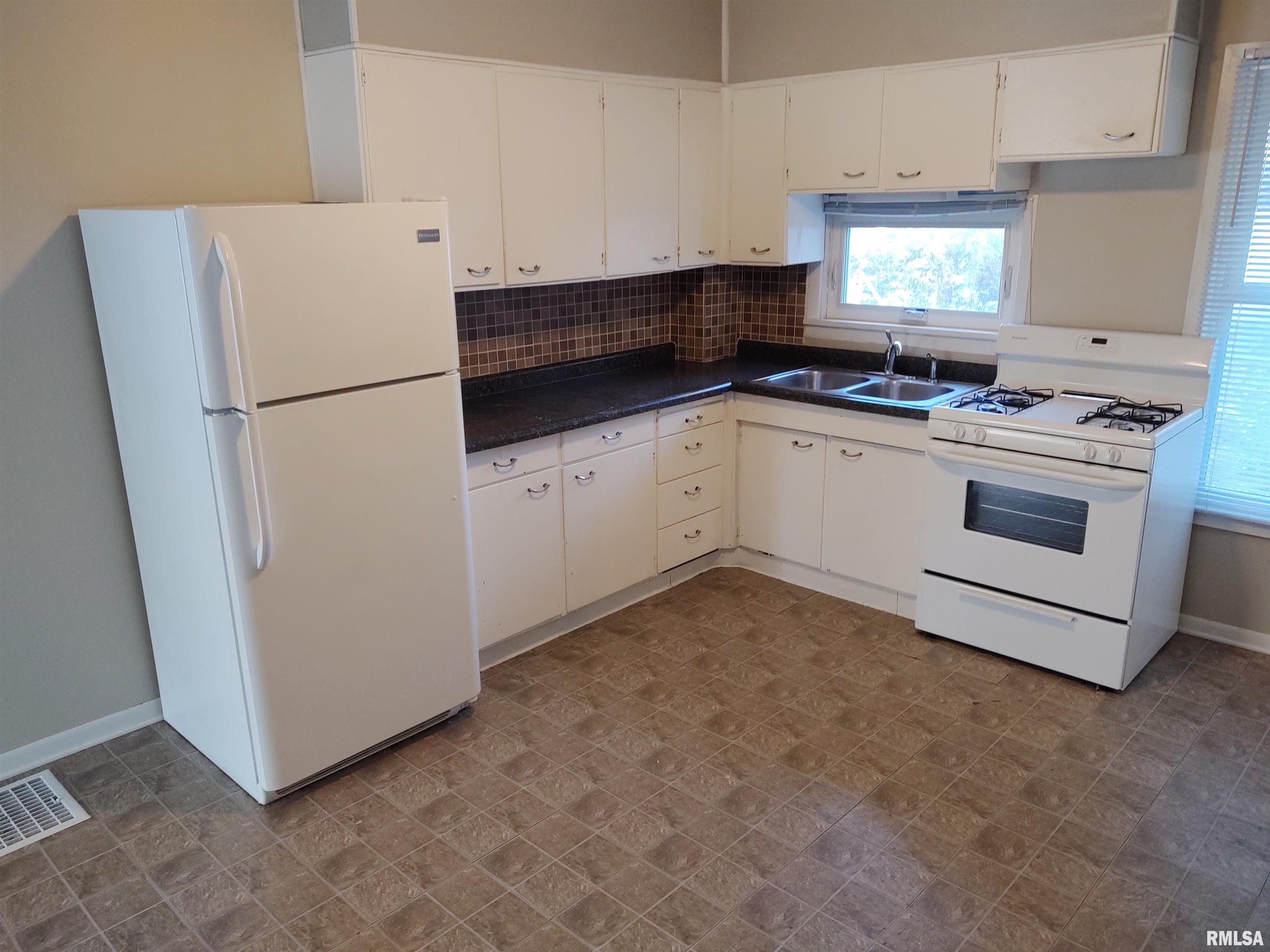 442 41st Street Property Photo 2