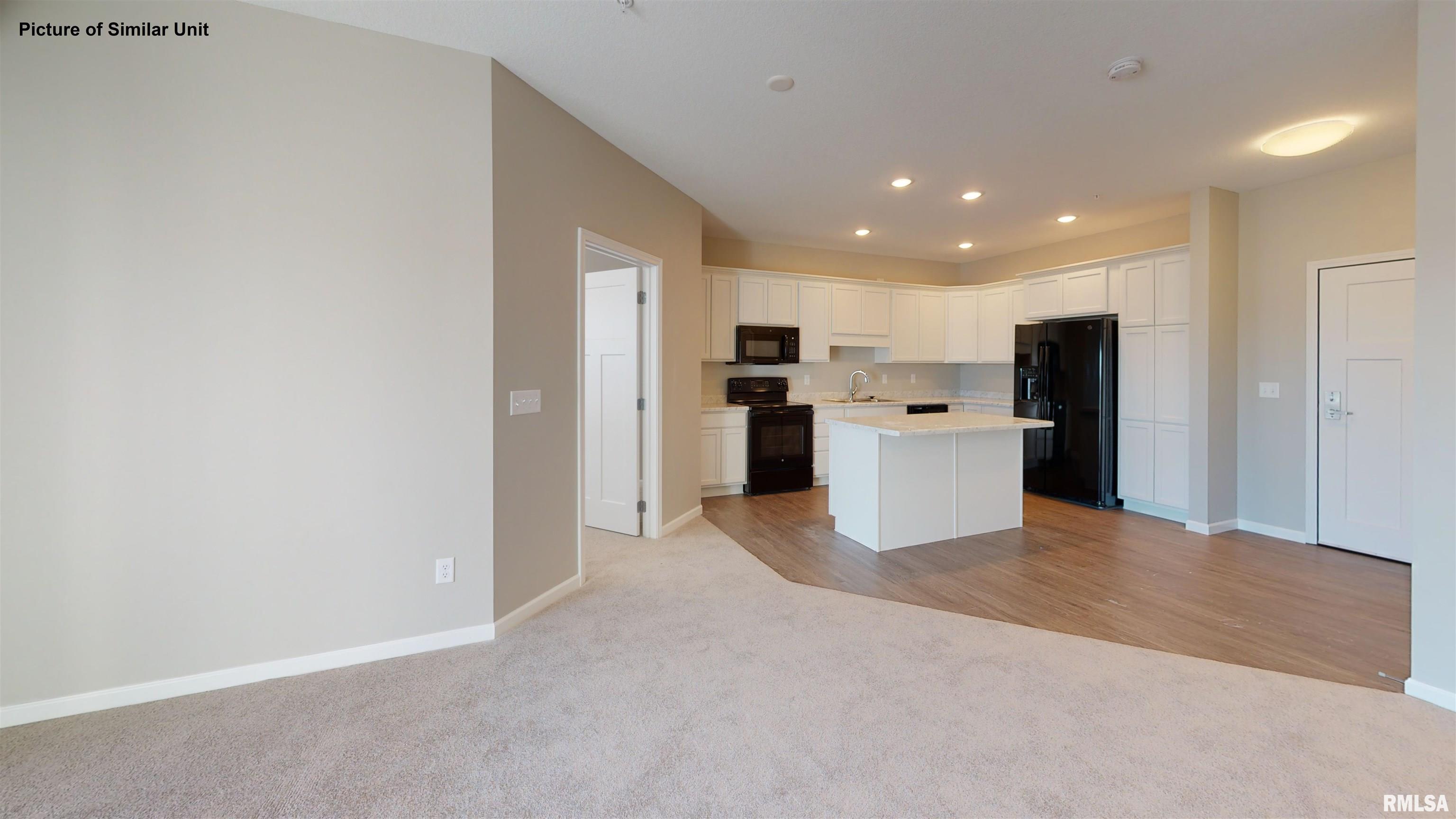 2592 Middle Road Property Photo 5