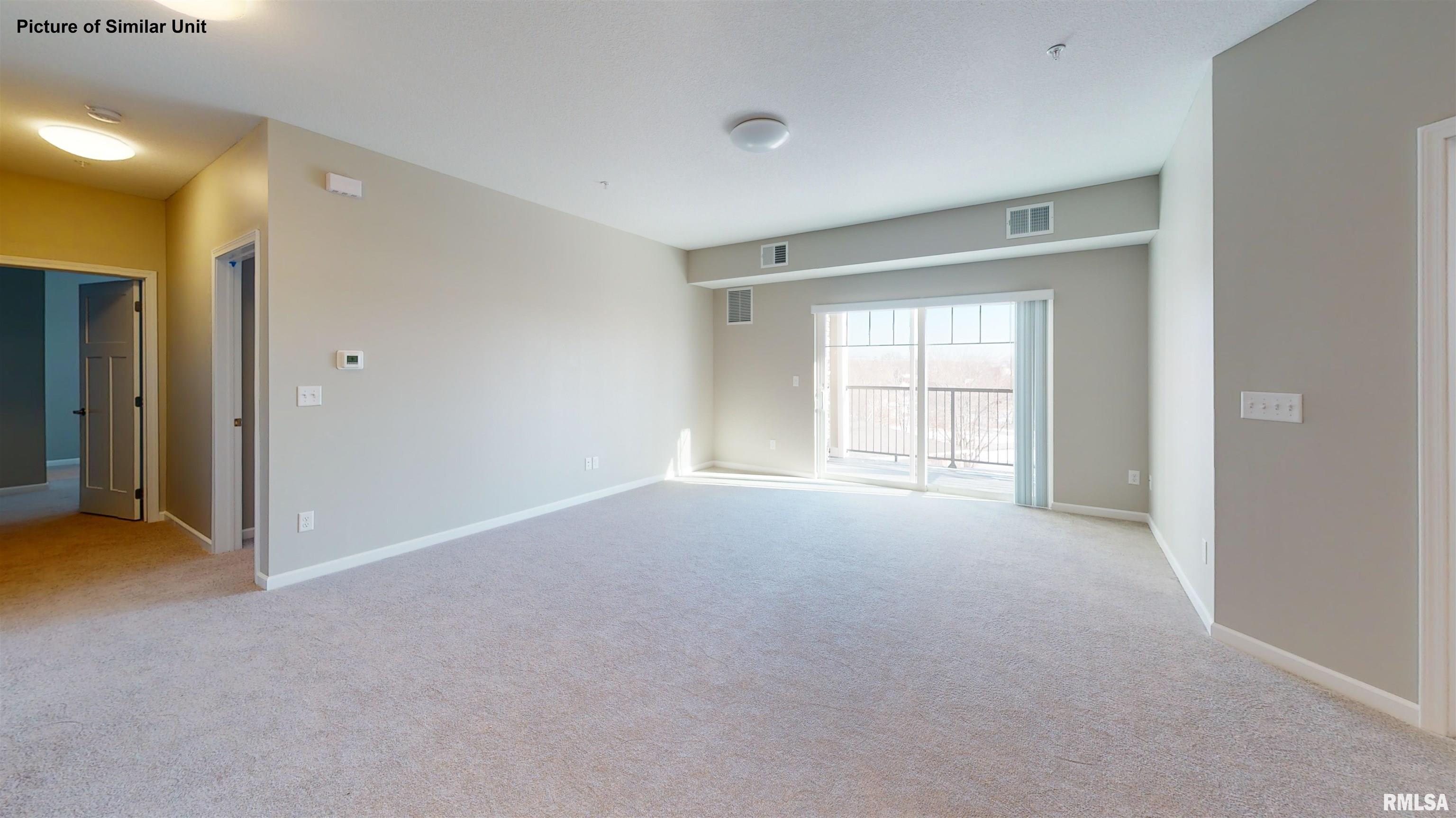 2592 Middle Road Property Photo 6