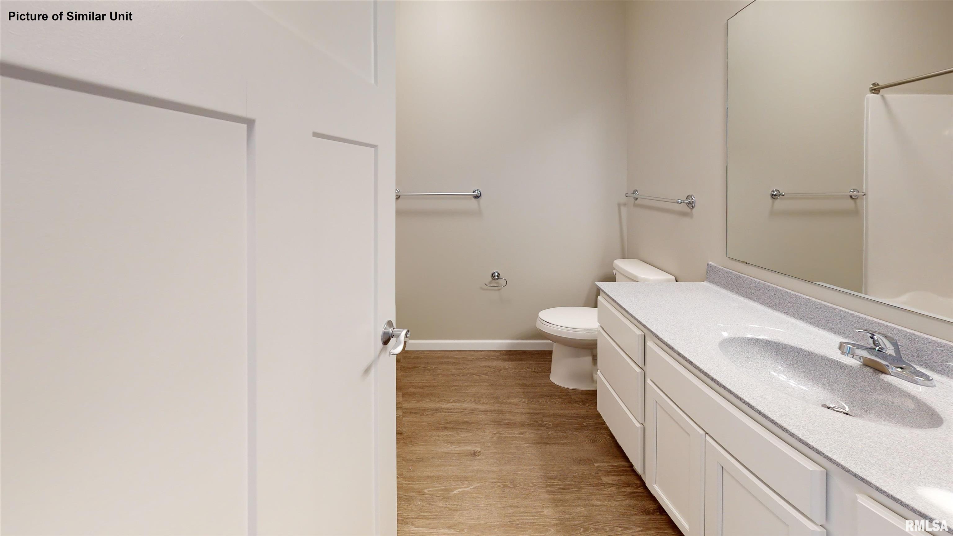 2592 Middle Road Property Photo 8