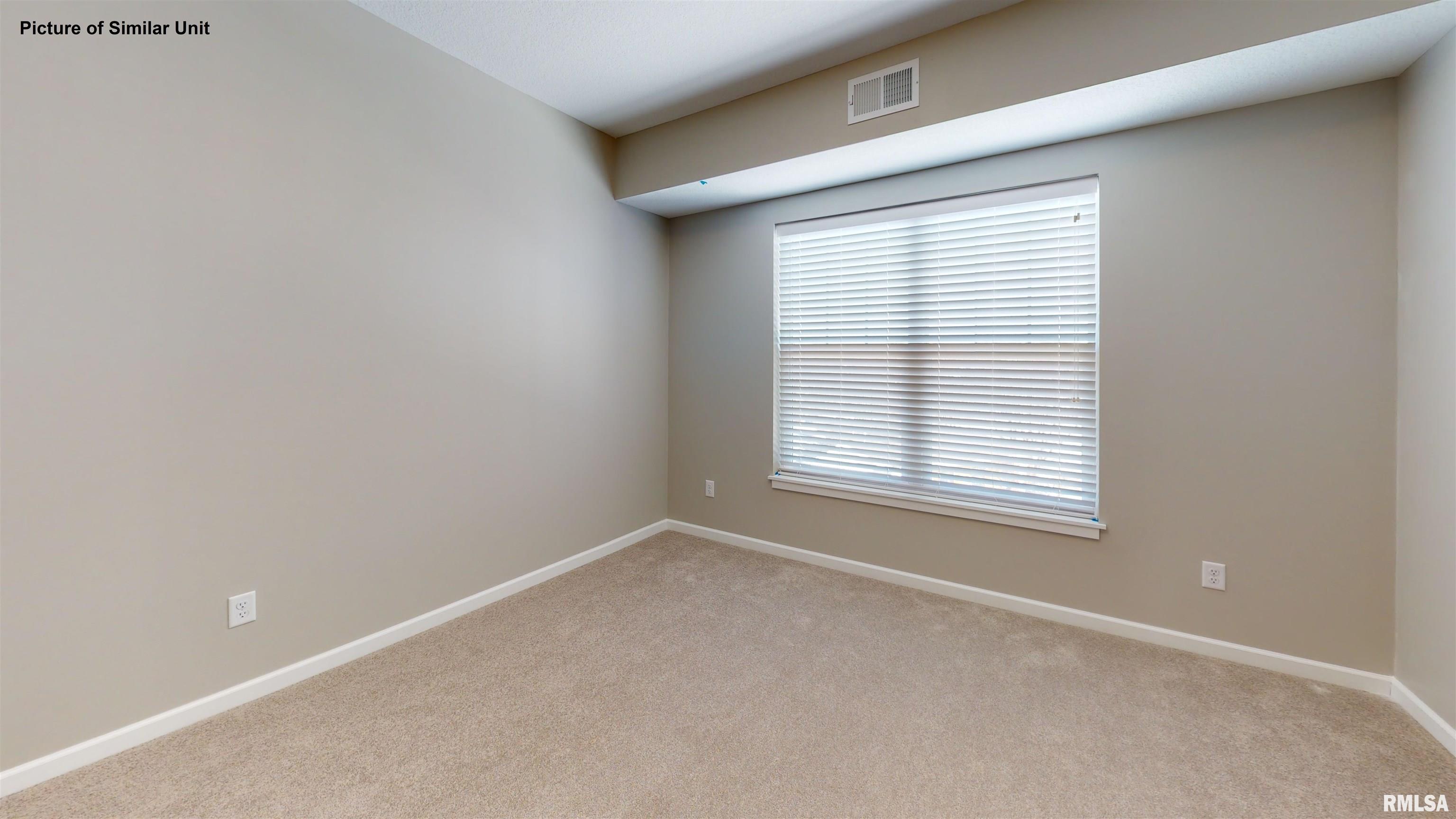 2592 Middle Road Property Photo 9