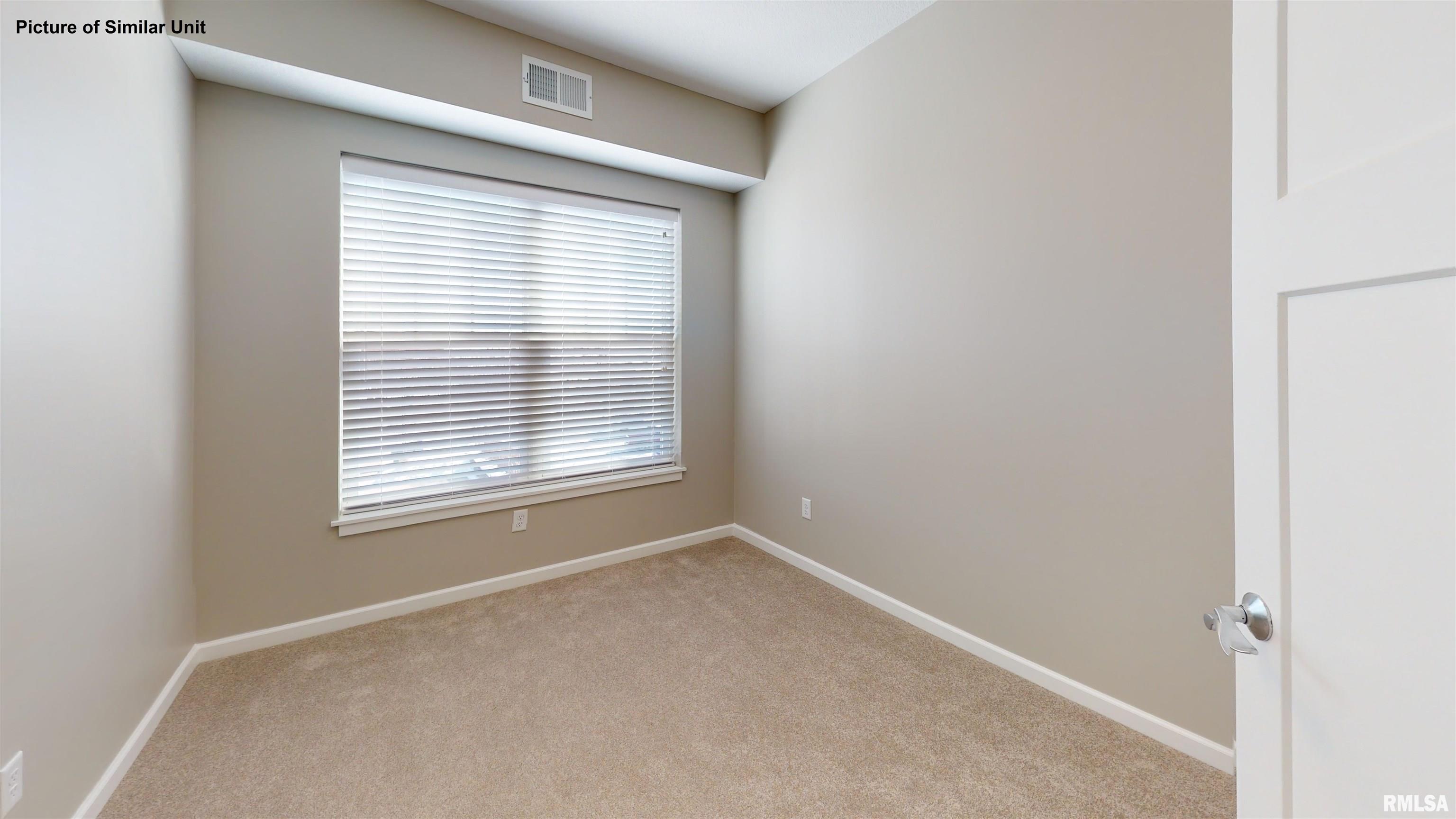 2592 Middle Road Property Photo 20