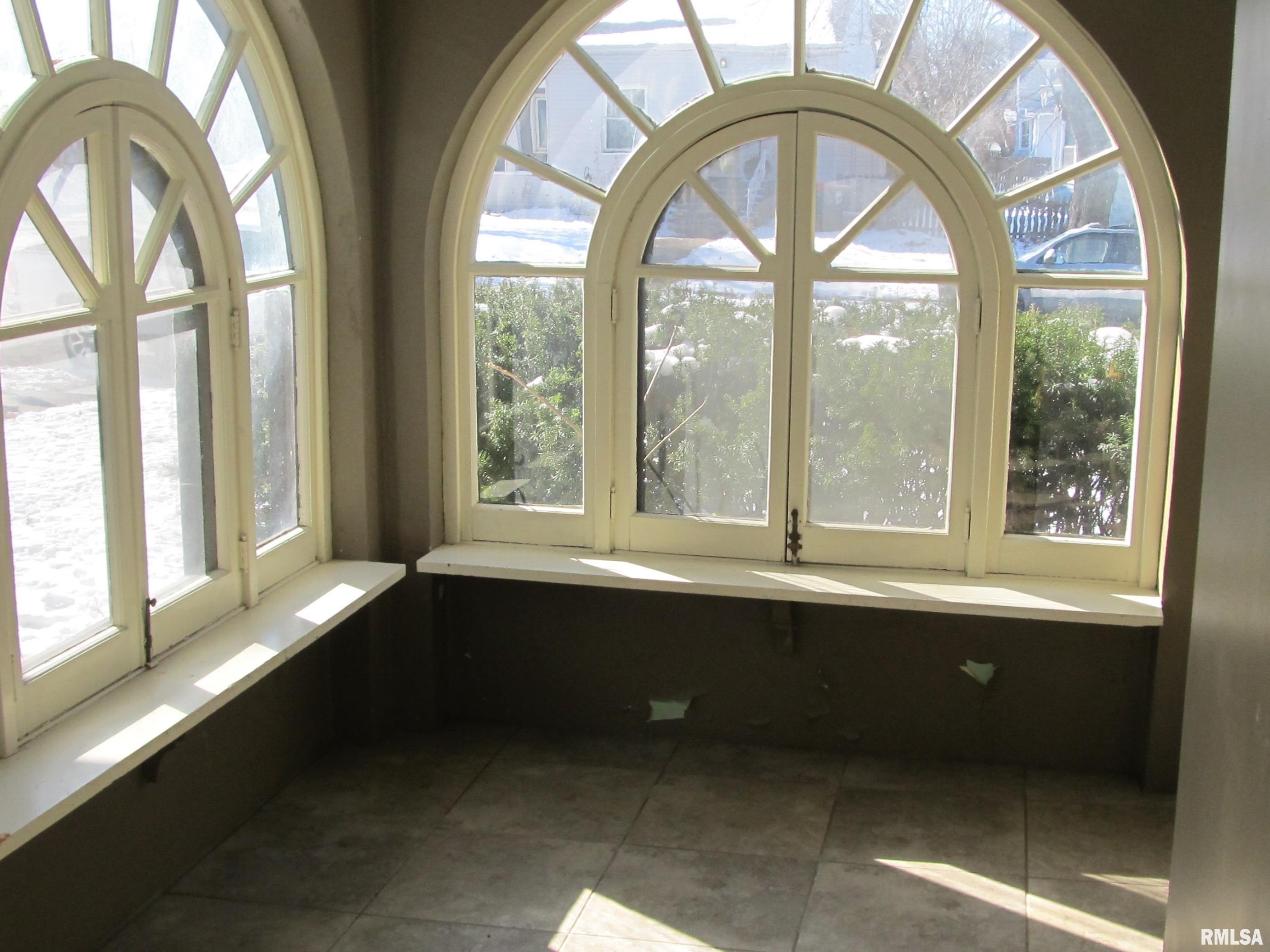 2807 Grand Avenue Property Photo 3
