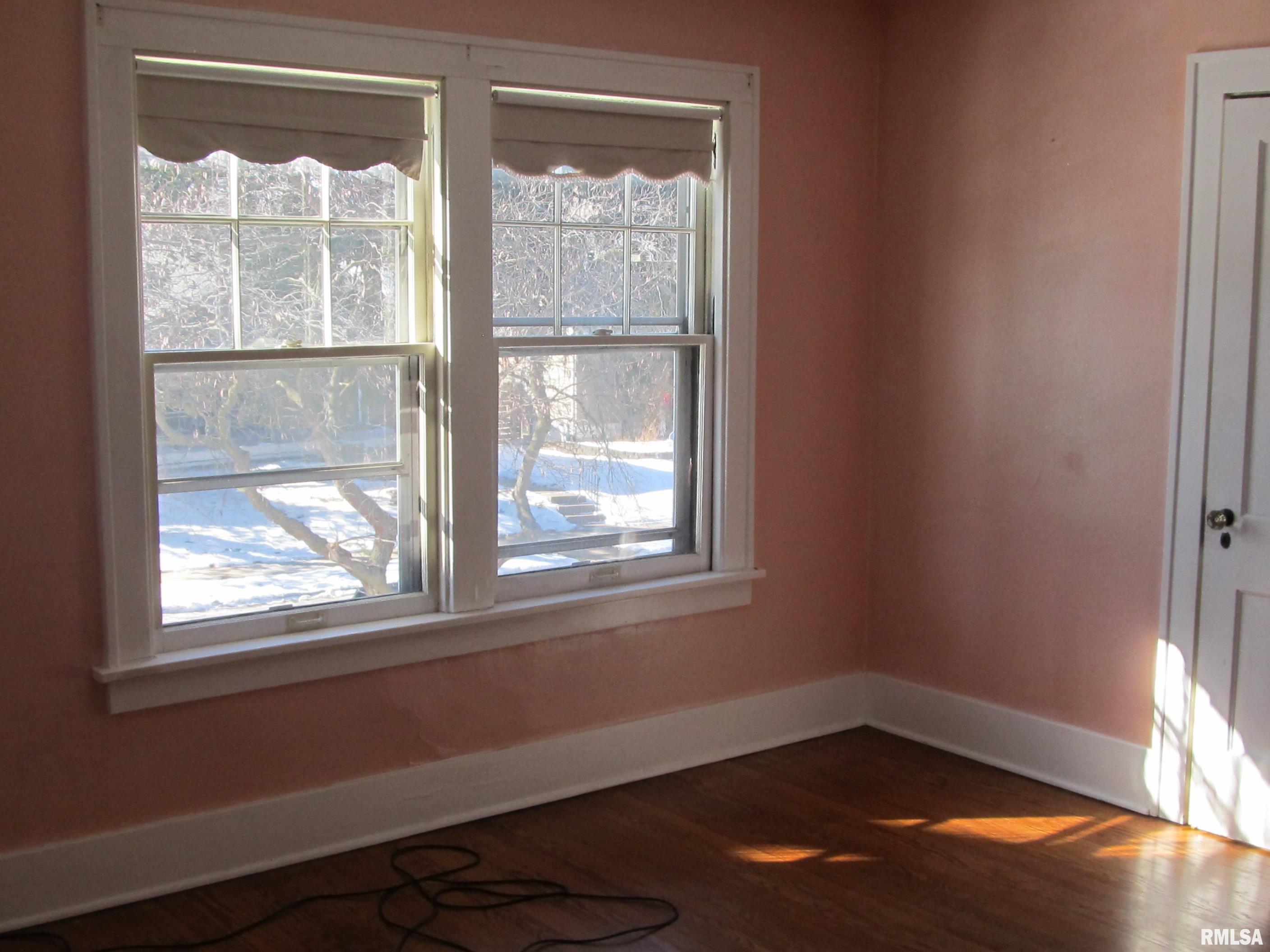 2807 Grand Avenue Property Photo 8