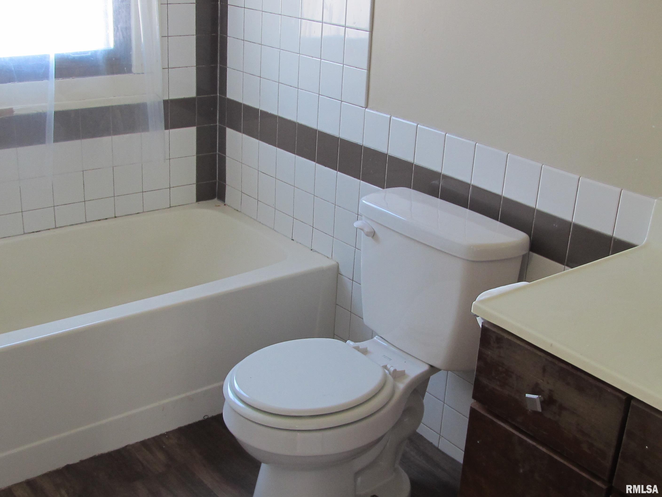 2807 Grand Avenue Property Photo 11