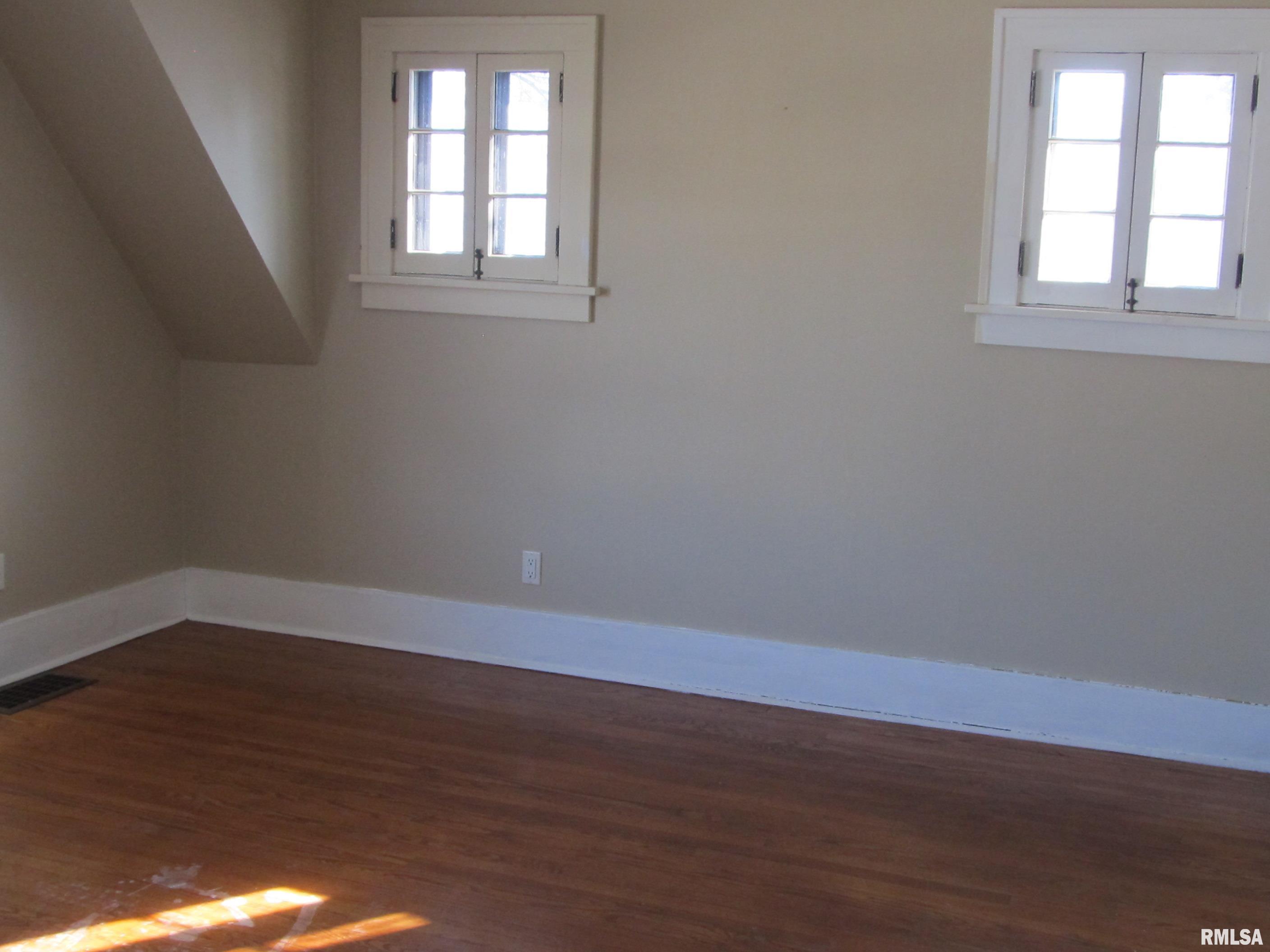 2807 Grand Avenue Property Photo 12