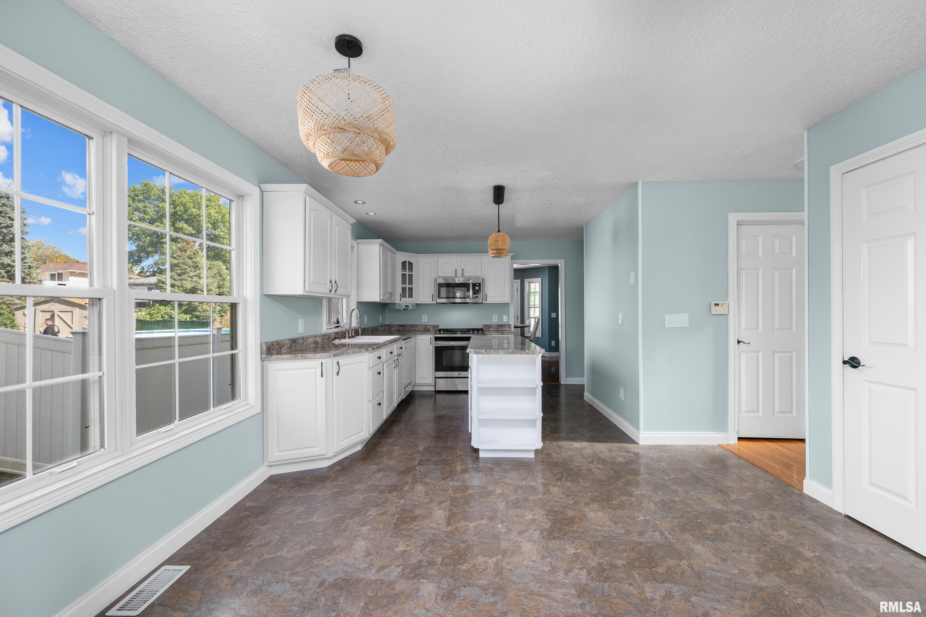 2722 W 34th Street Property Photo 9