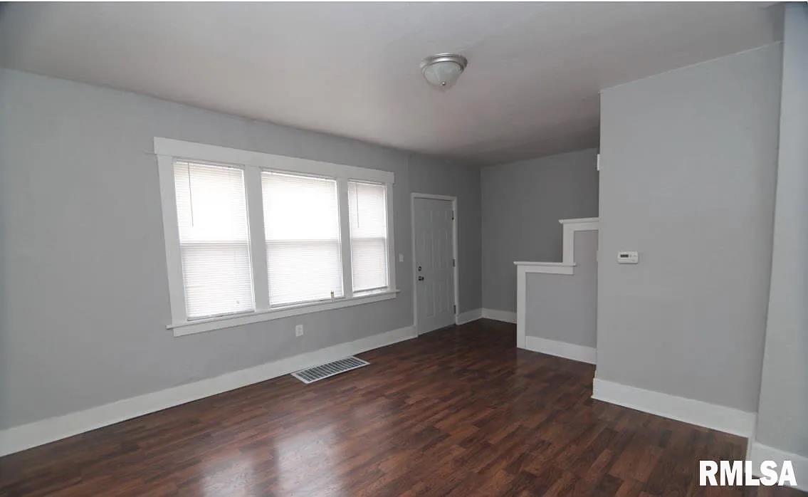 417 E 6th Street Property Photo 3