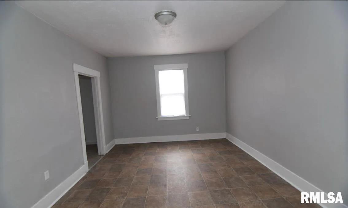 417 E 6th Street Property Photo 8