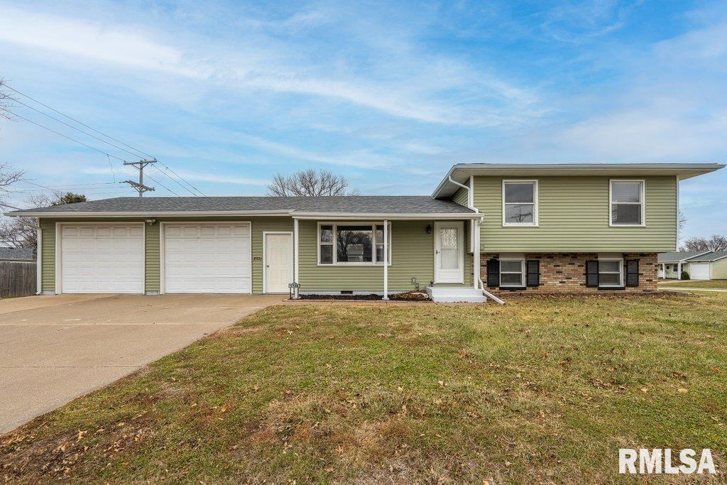 1728 Spruce Hills Drive Property Photo