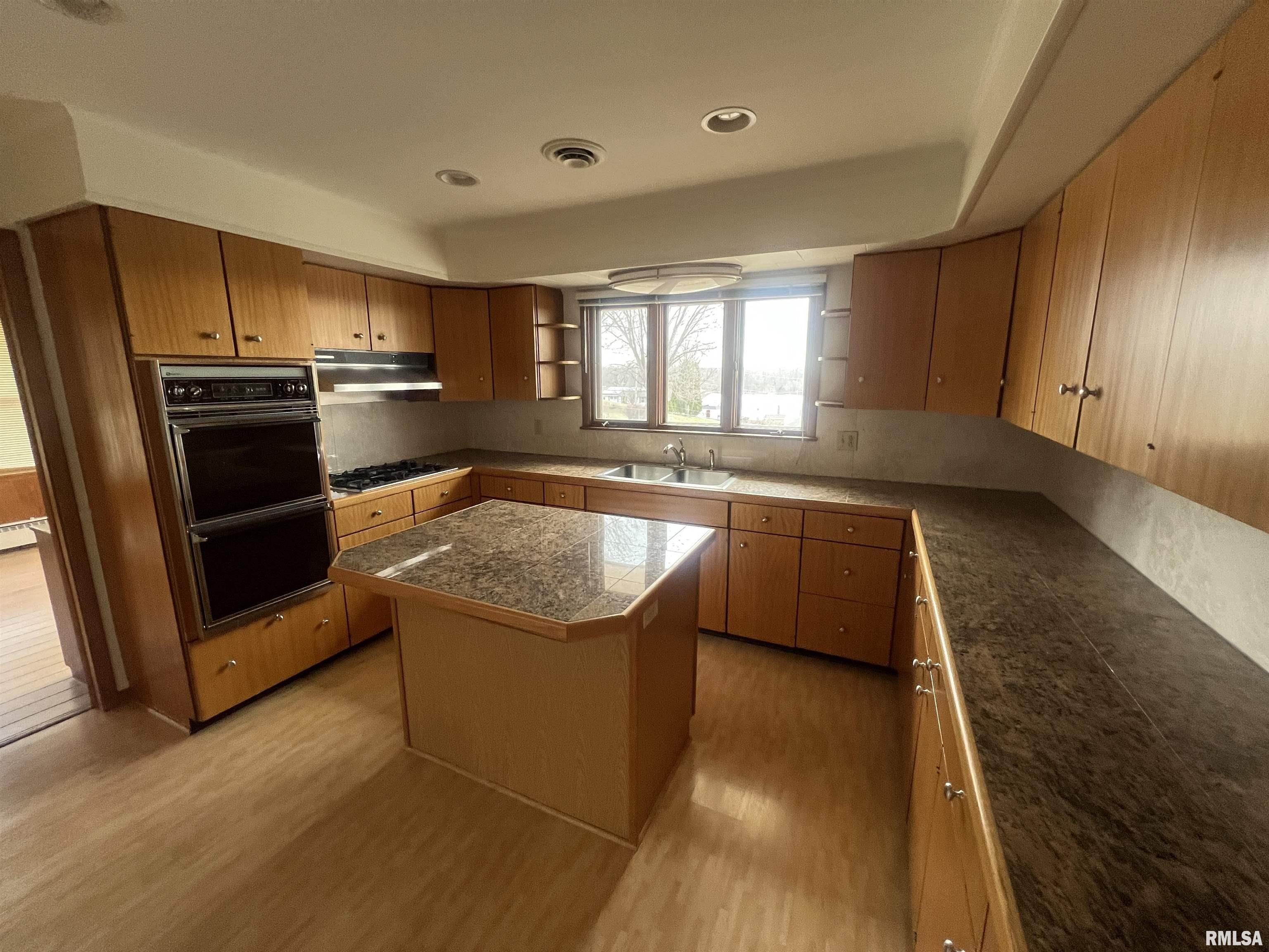 1415 9th Avenue Property Photo 5