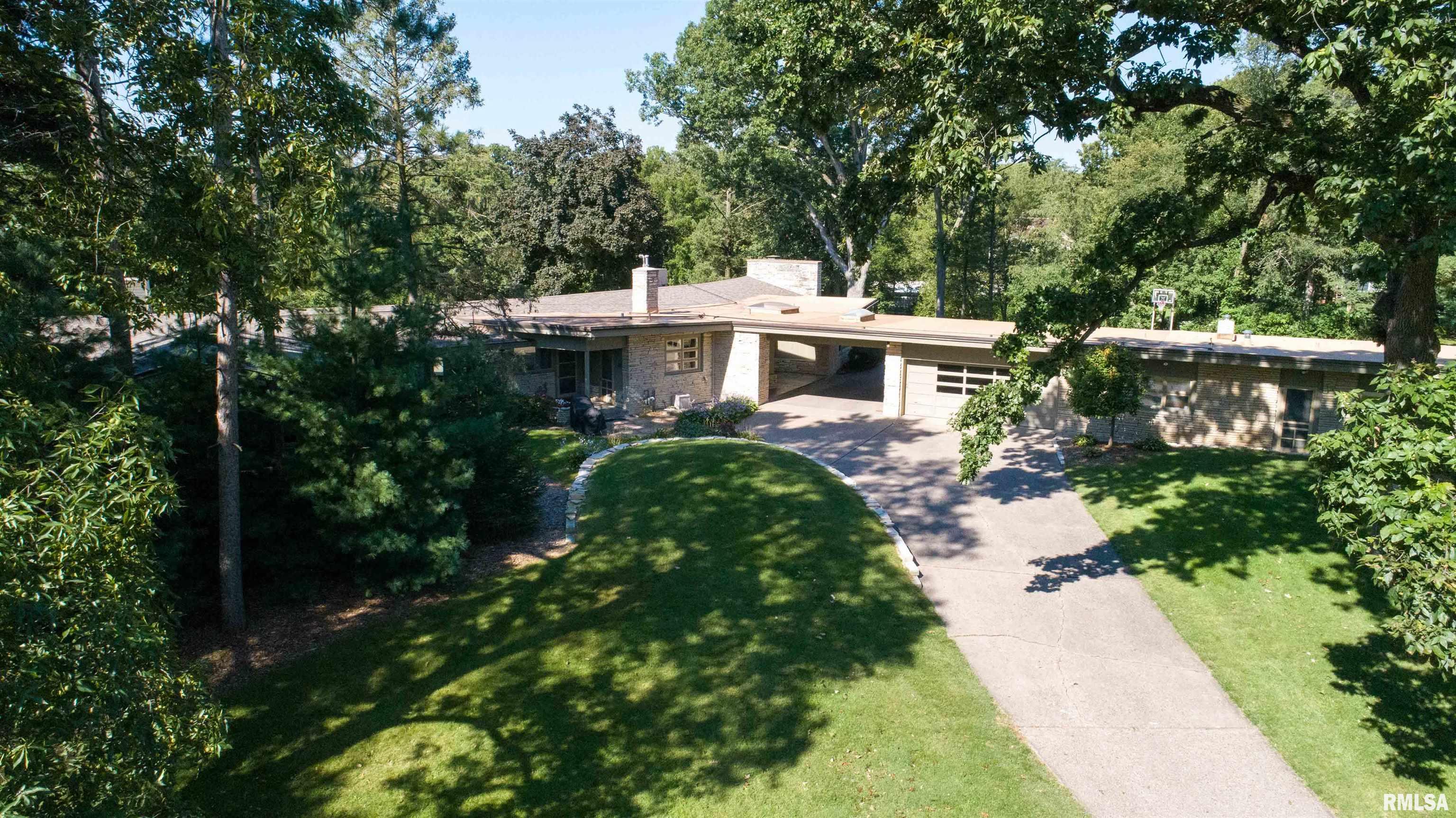 1040 Crescent Drive Property Photo