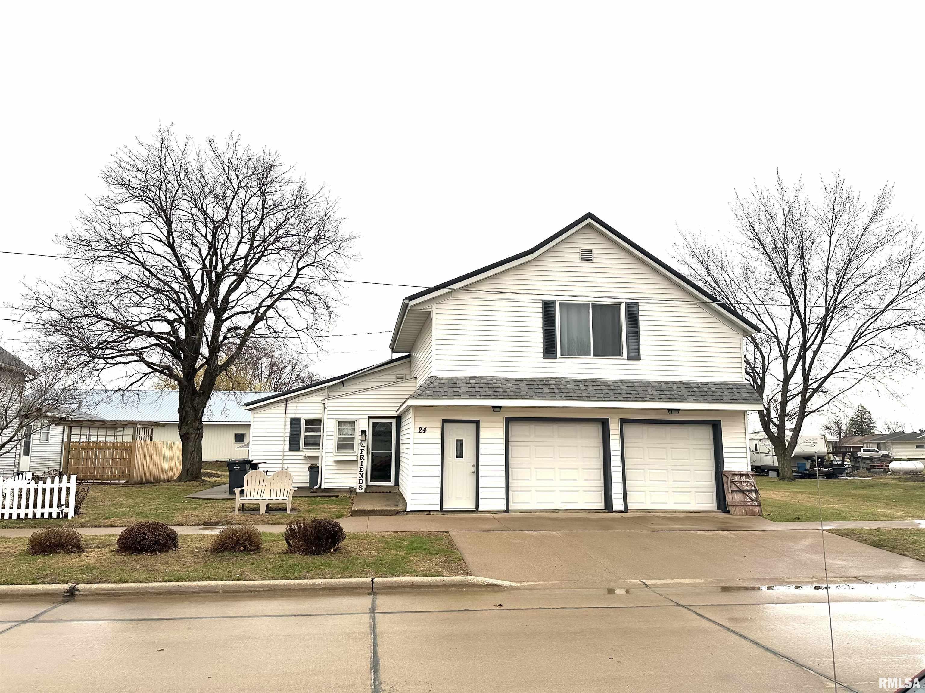 24 E Gillet Street Property Photo 1