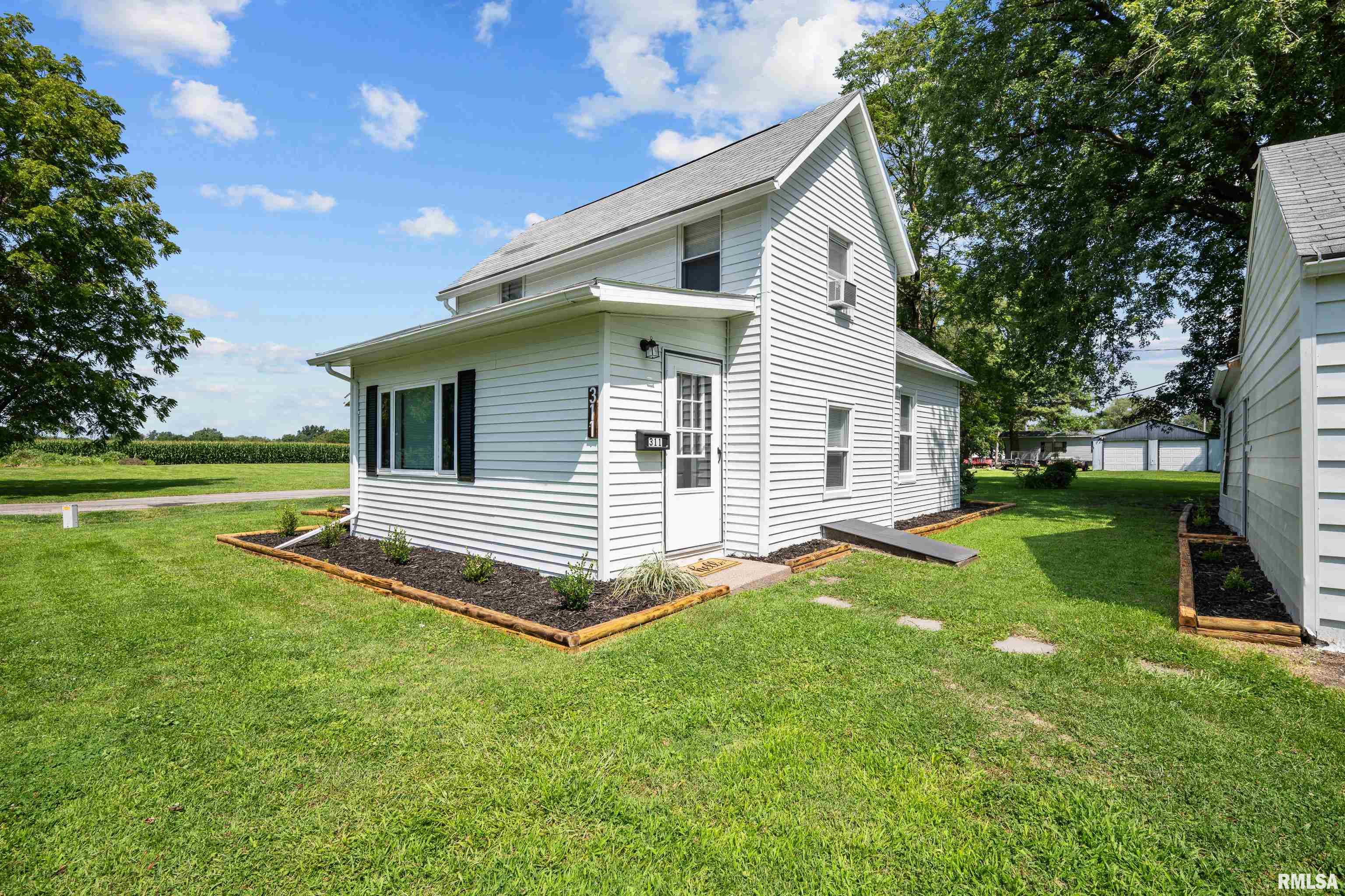 311 W Illinois Street Property Photo