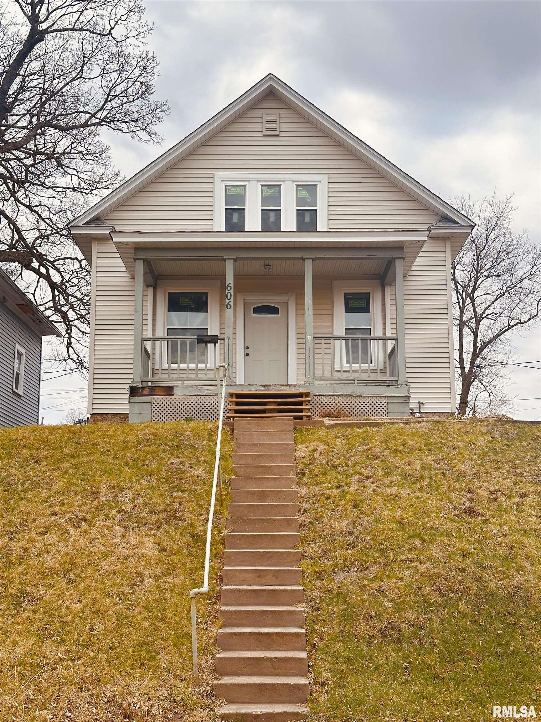 606 E 8th Street Property Photo