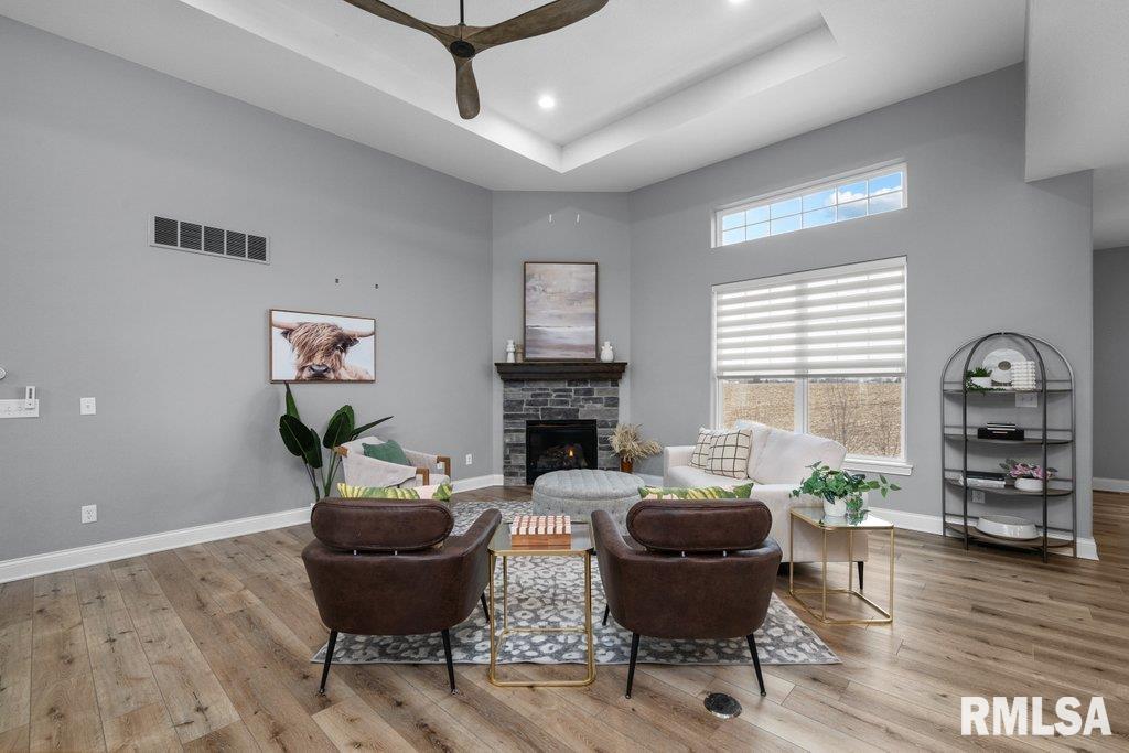 6986 Grove Crossing Property Photo 3
