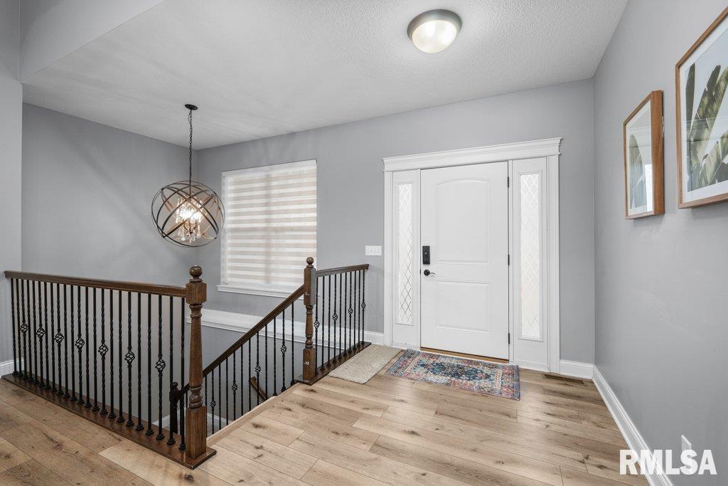 6986 Grove Crossing Property Photo 6