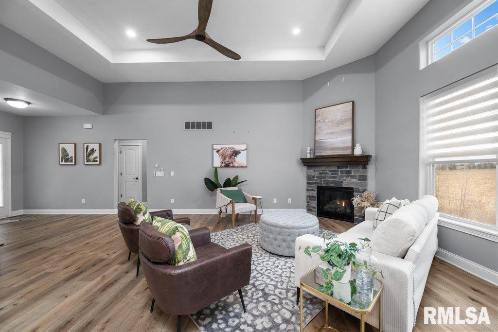 6986 Grove Crossing Property Photo 8