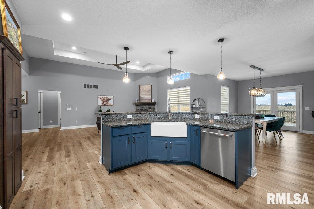 6986 Grove Crossing Property Photo 11