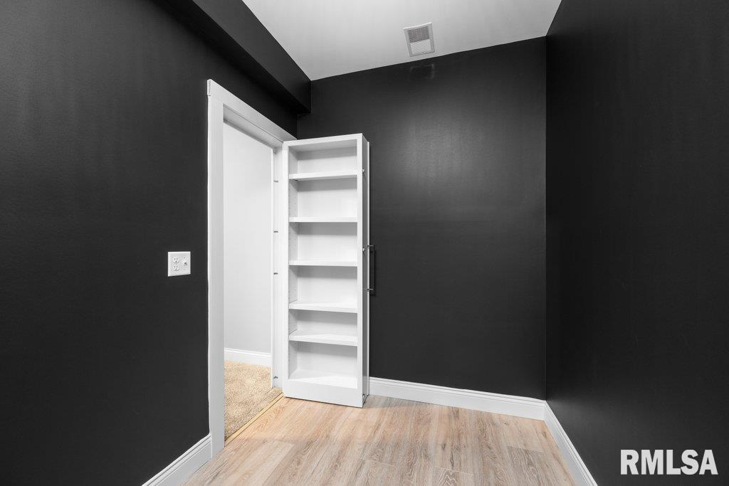 6986 Grove Crossing Property Photo 36