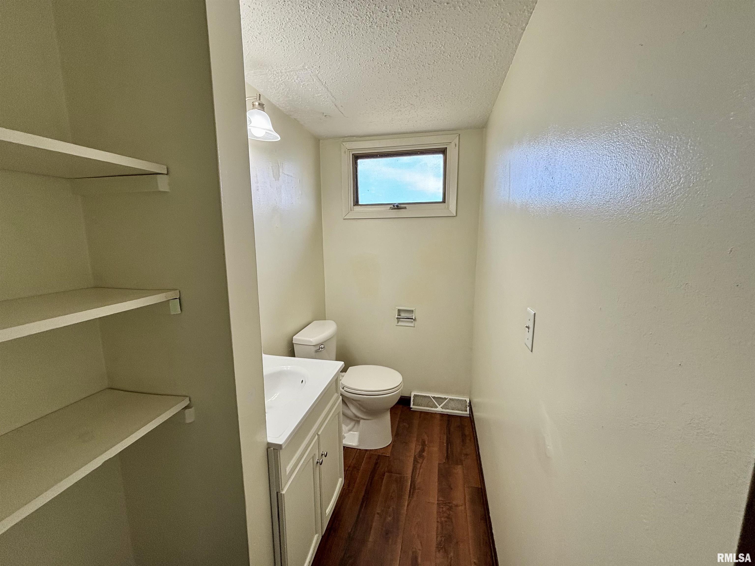 5503 N Linwood Avenue Property Photo 9