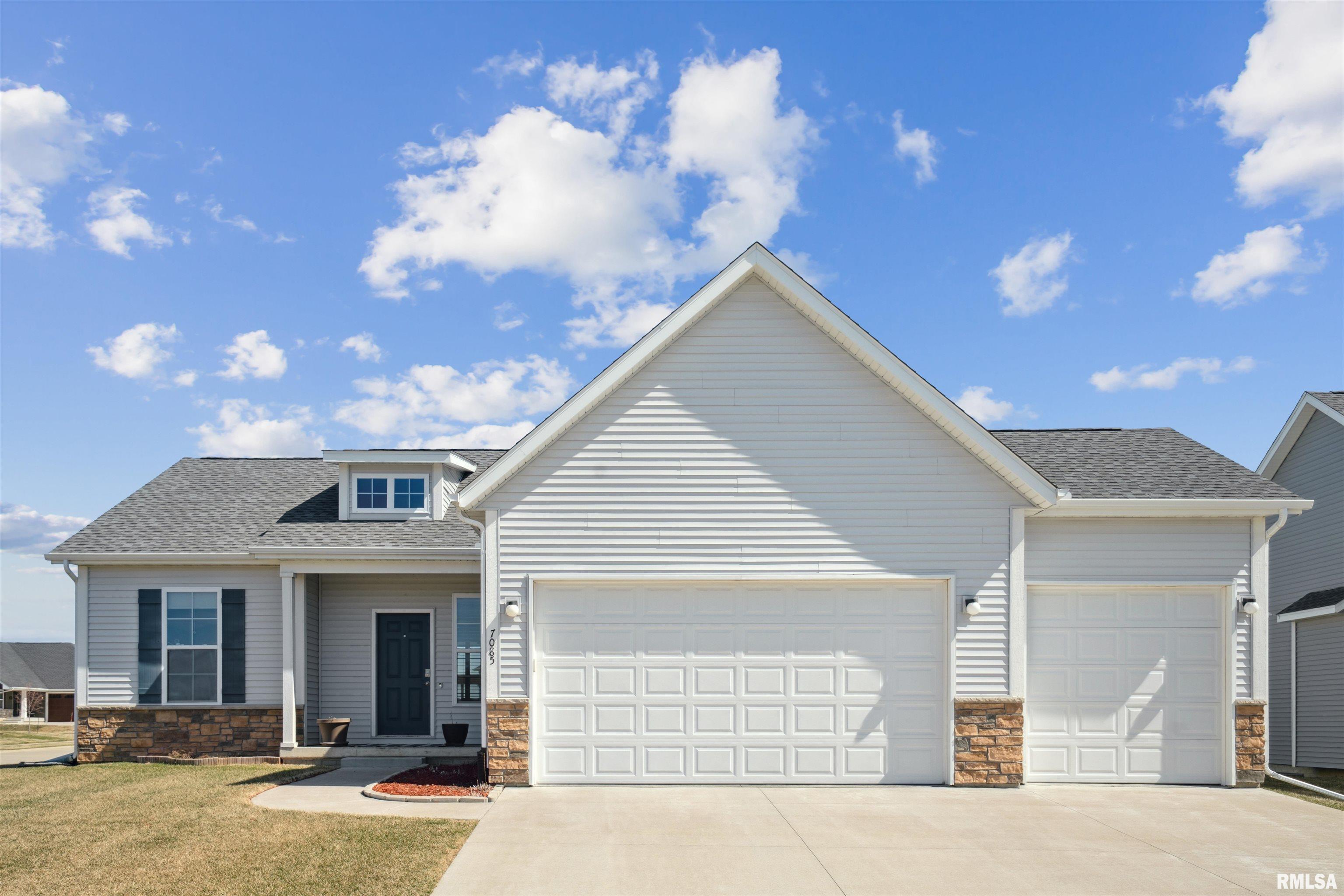7085 Grove Crossing Property Photo 1