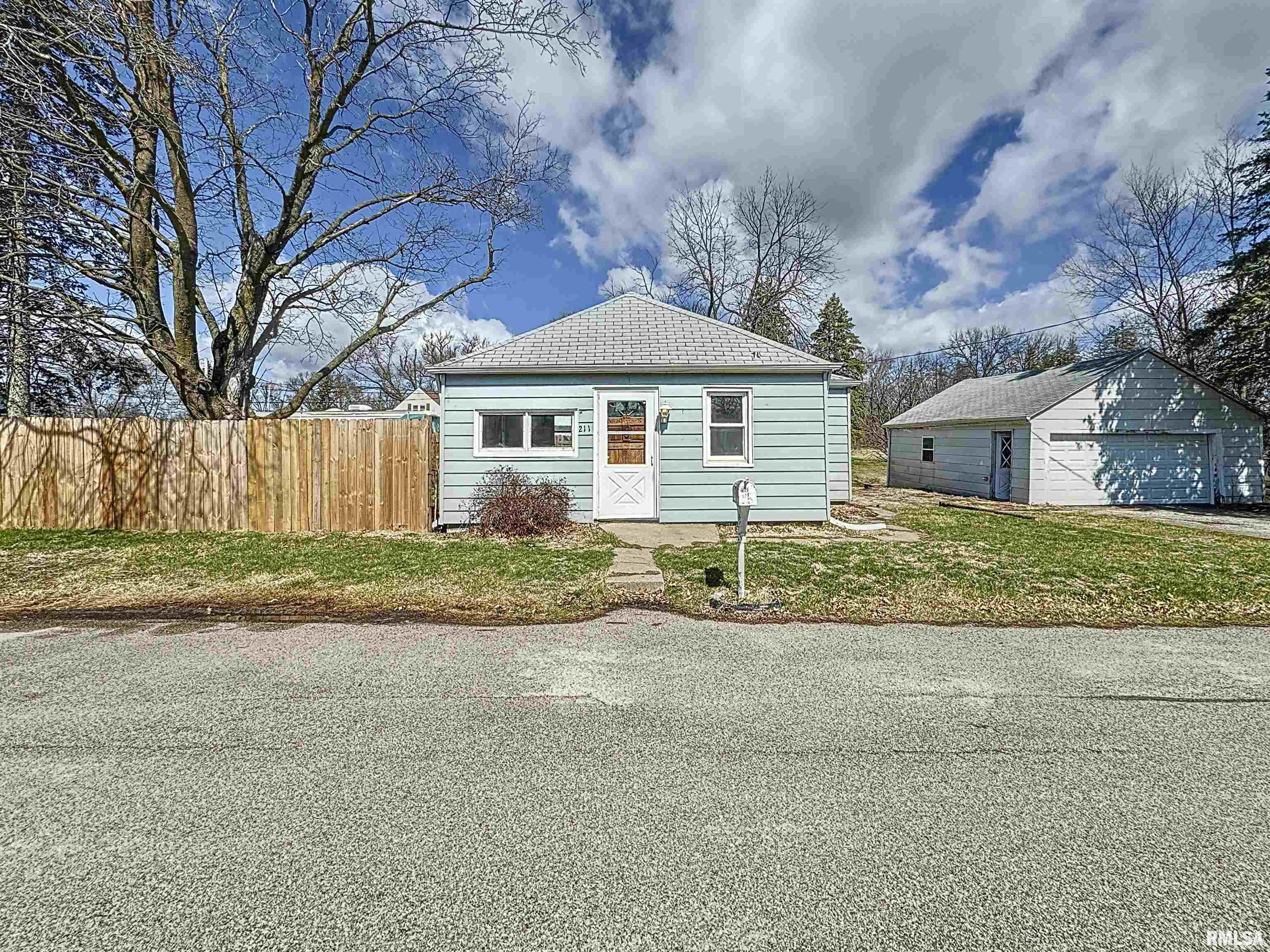 211 106th Avenue West Property Photo 1