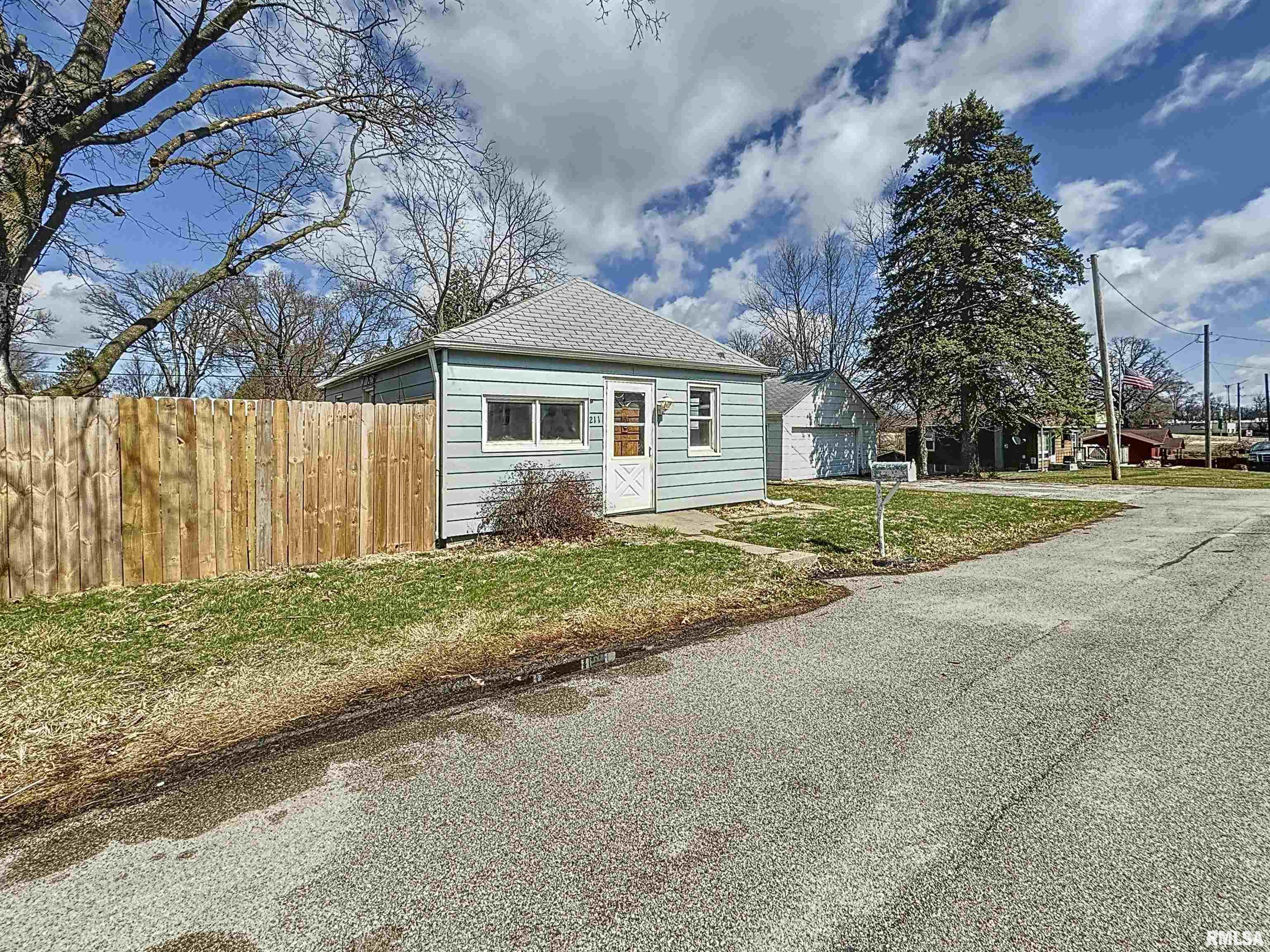 211 106th Avenue West Property Photo 2