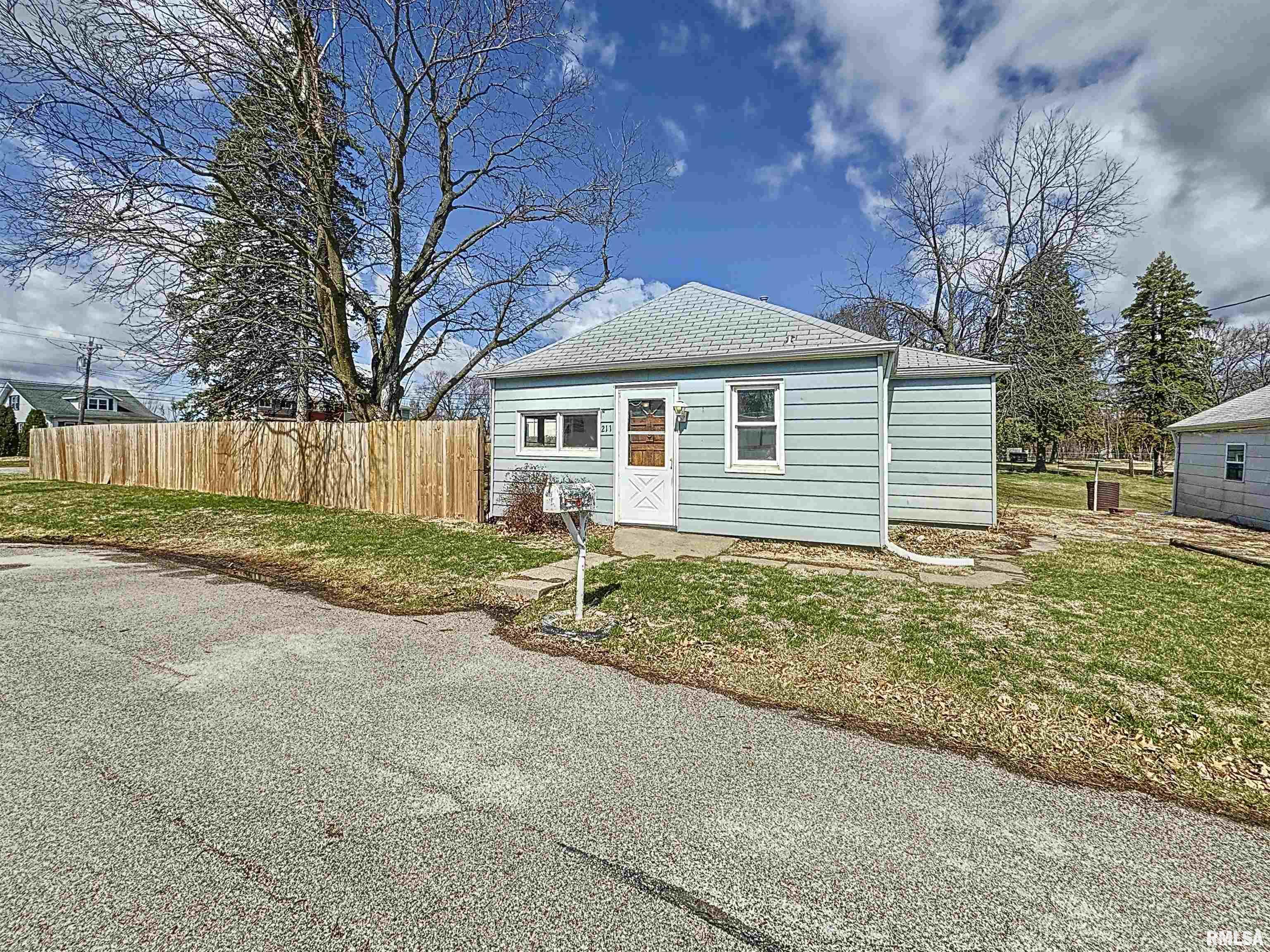 211 106th Avenue West Property Photo 3