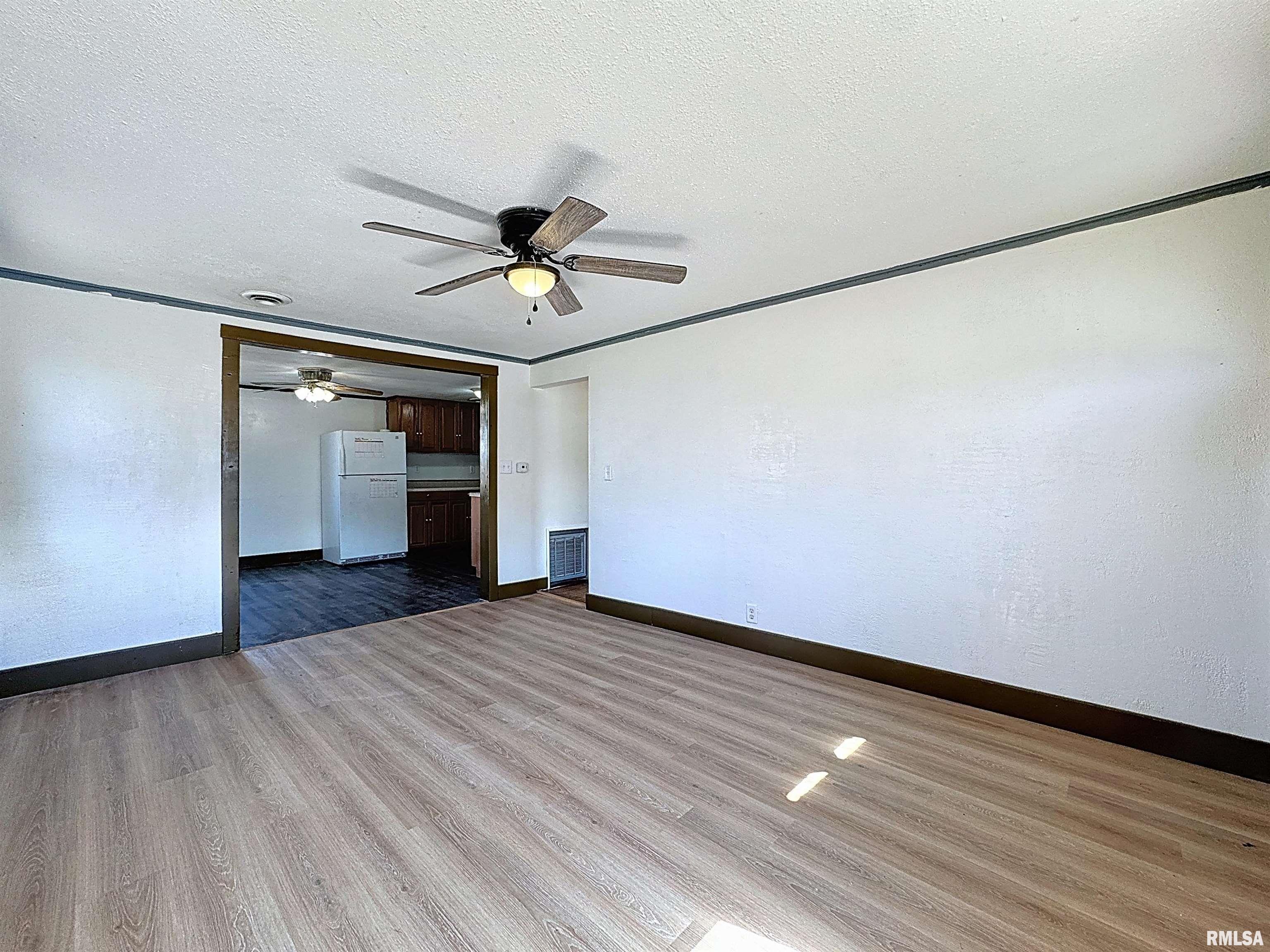 211 106th Avenue West Property Photo 5
