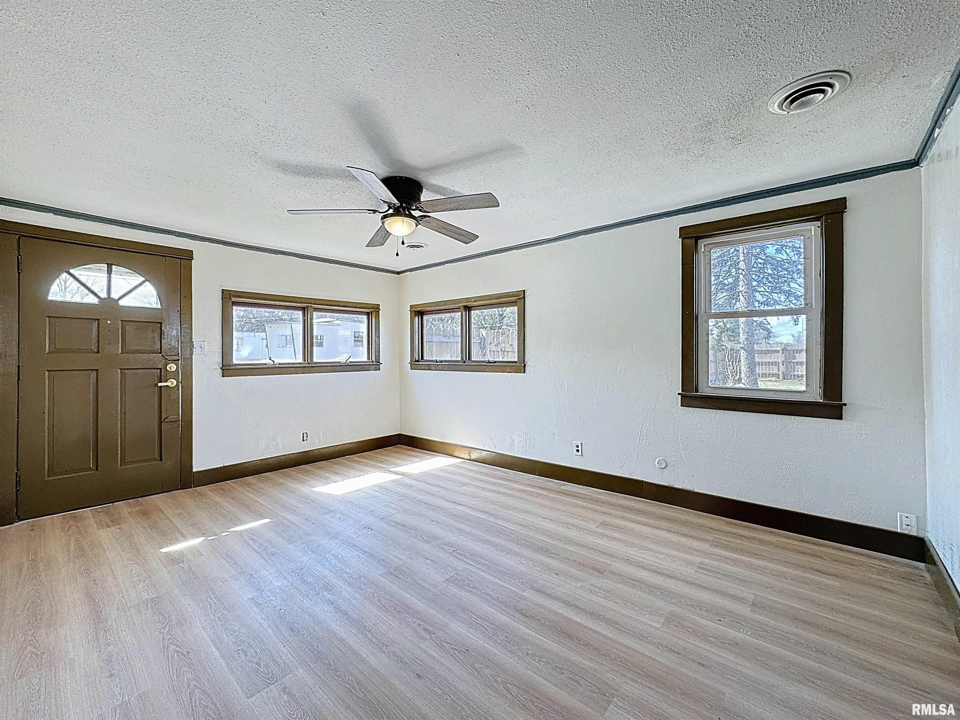 211 106th Avenue West Property Photo 6