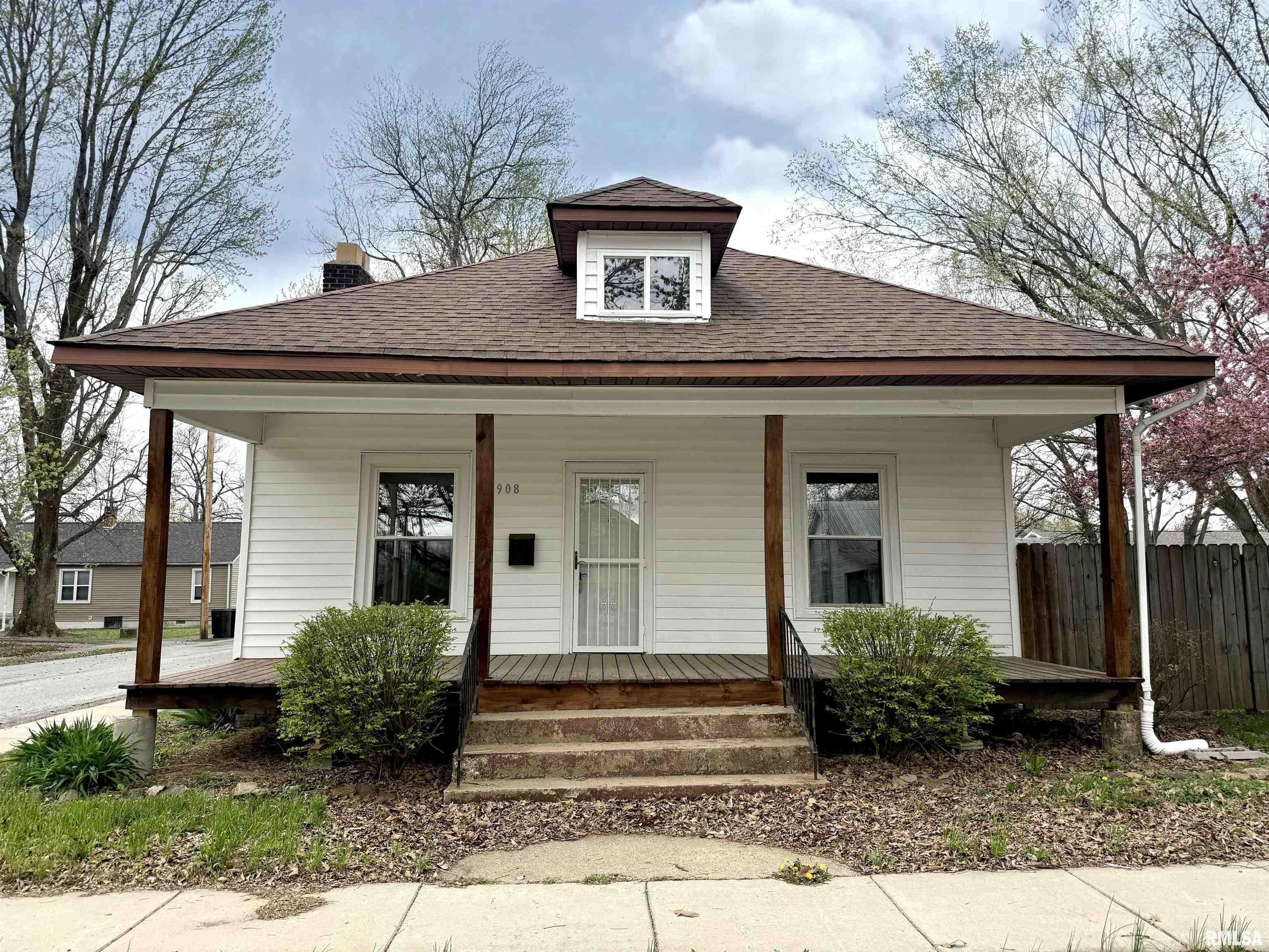908 S Buchanan Street Property Photo