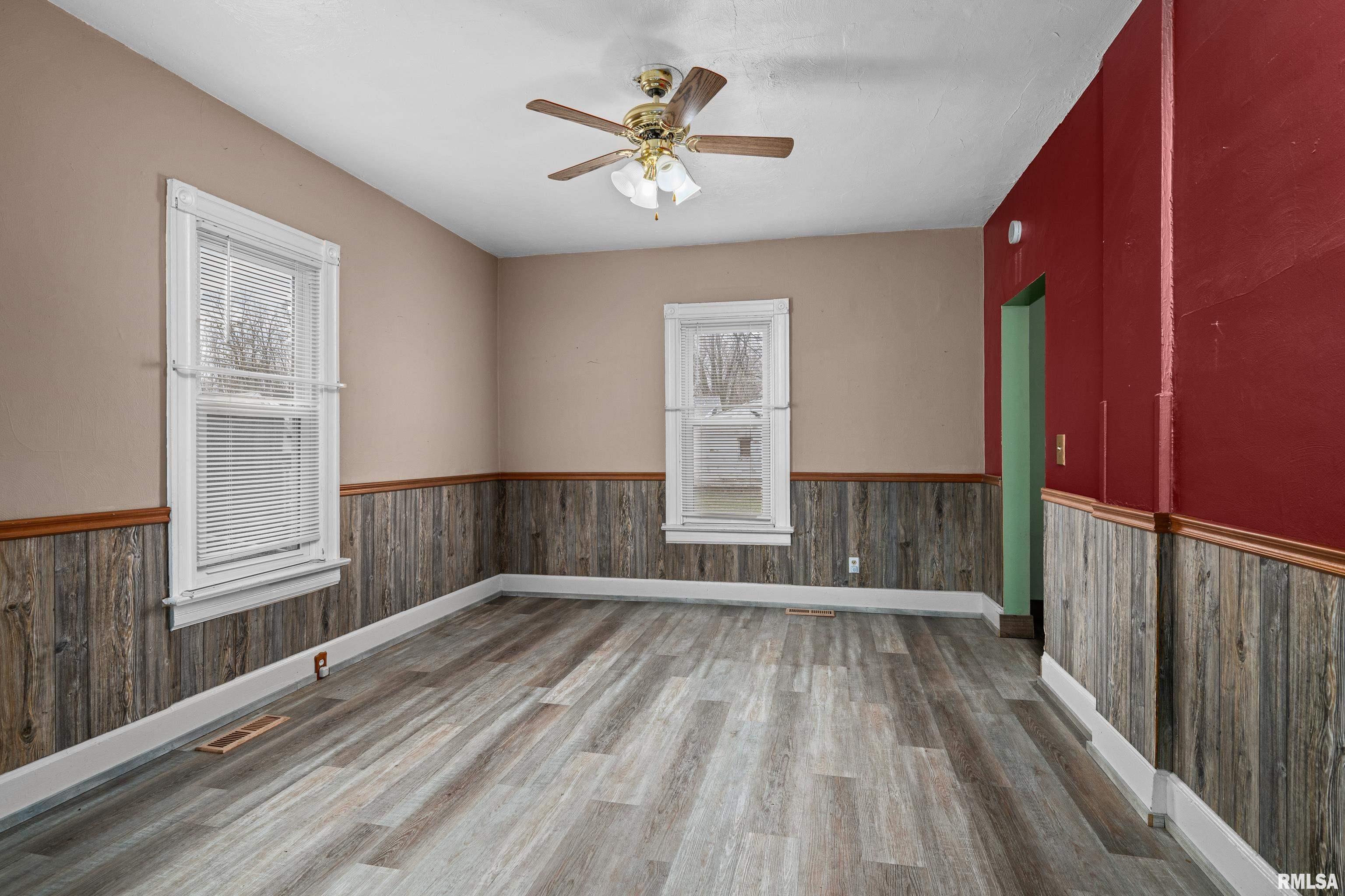 718 N Howell Street Property Photo 3