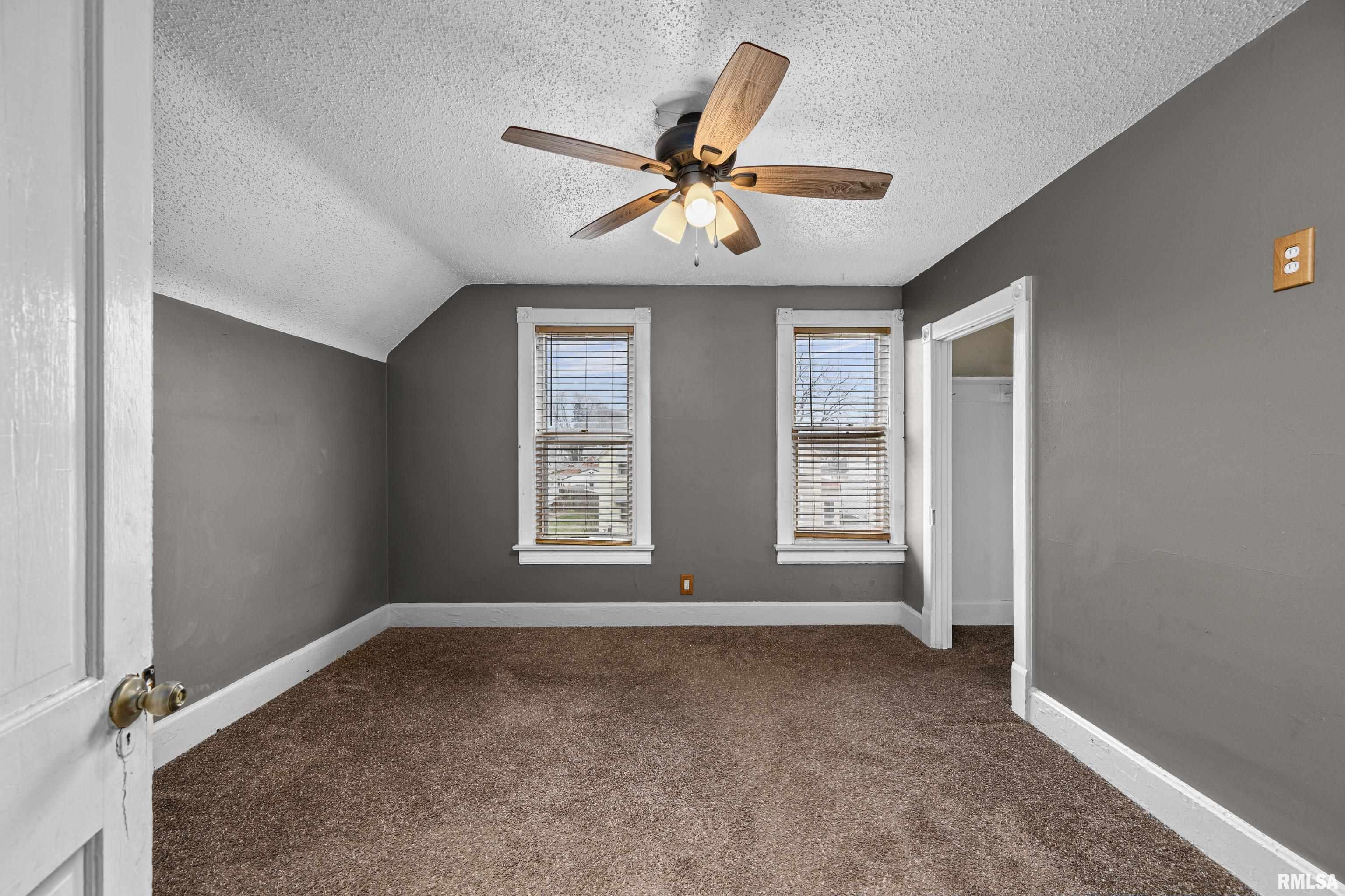 718 N Howell Street Property Photo 10
